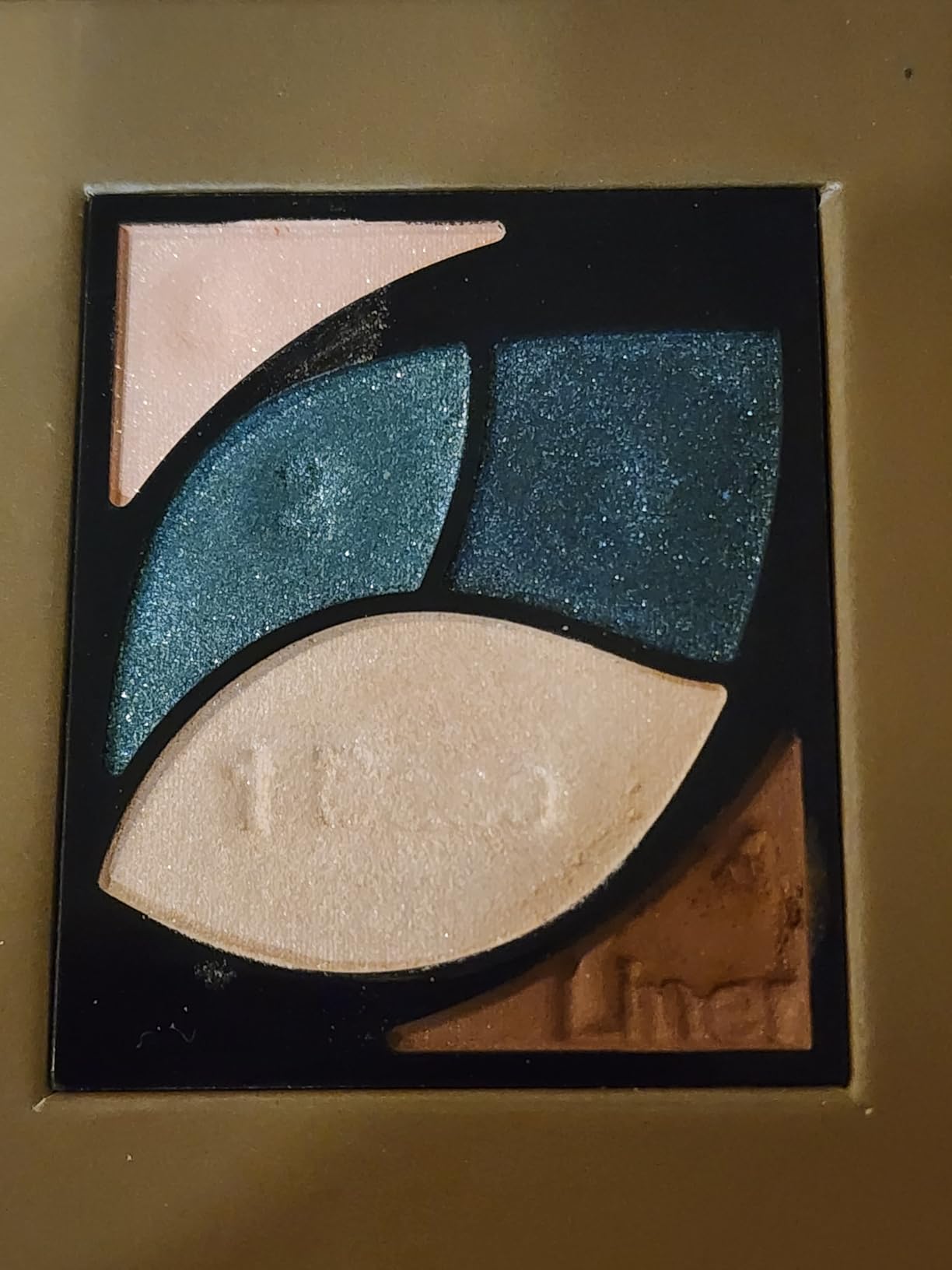 Almay Eyeshadow Palette, Longlasting Eye Makeup, Primer Enriched with Antioxidant Vitamin E, Hypoallergenic, 020 Blue Eyes, 0.1 Oz