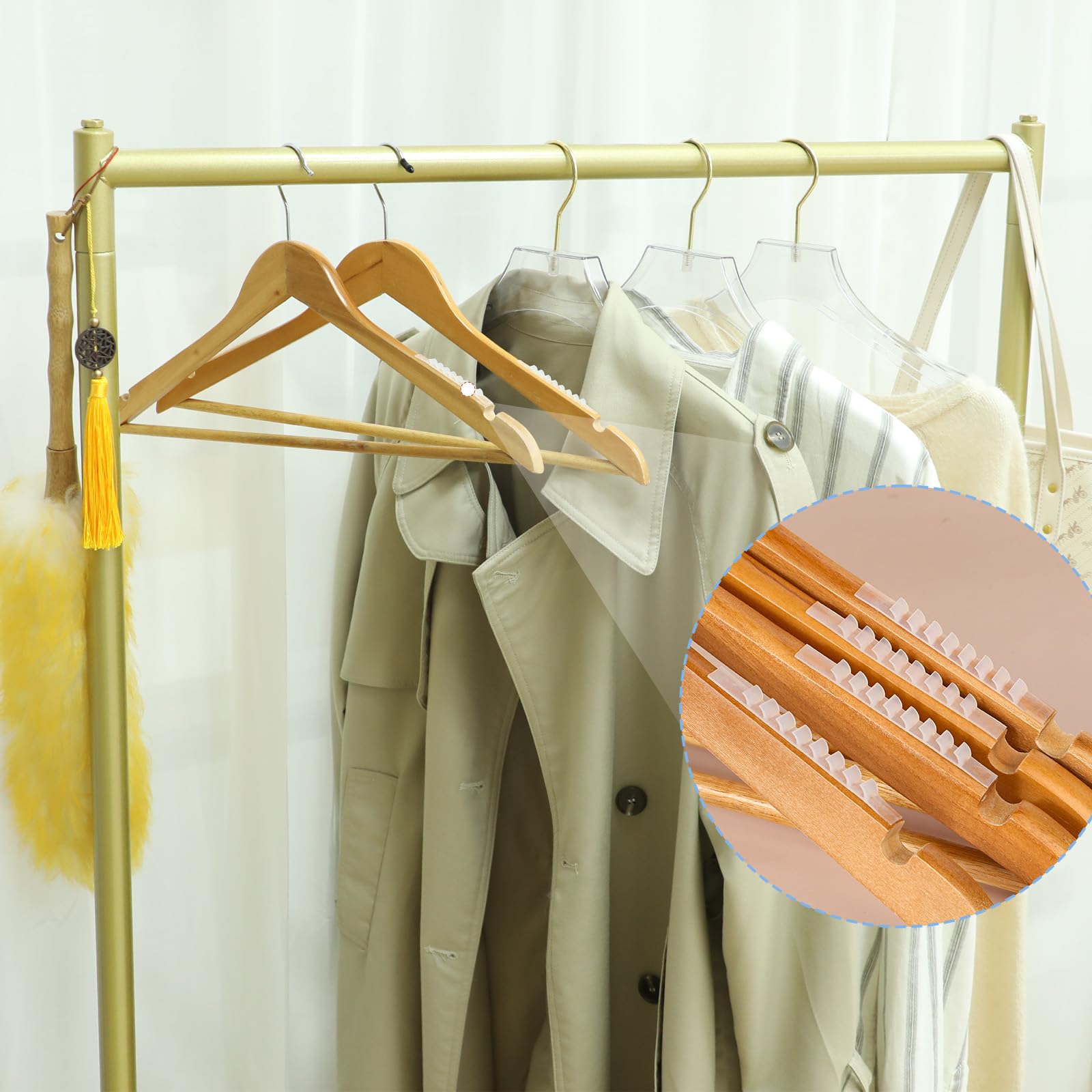 COMNICO Empuñaduras transparentes antideslizantes, 228 tiras adhesivas con aletas de 2.76 x 0.28 pulgadas para perchas de madera y ropa