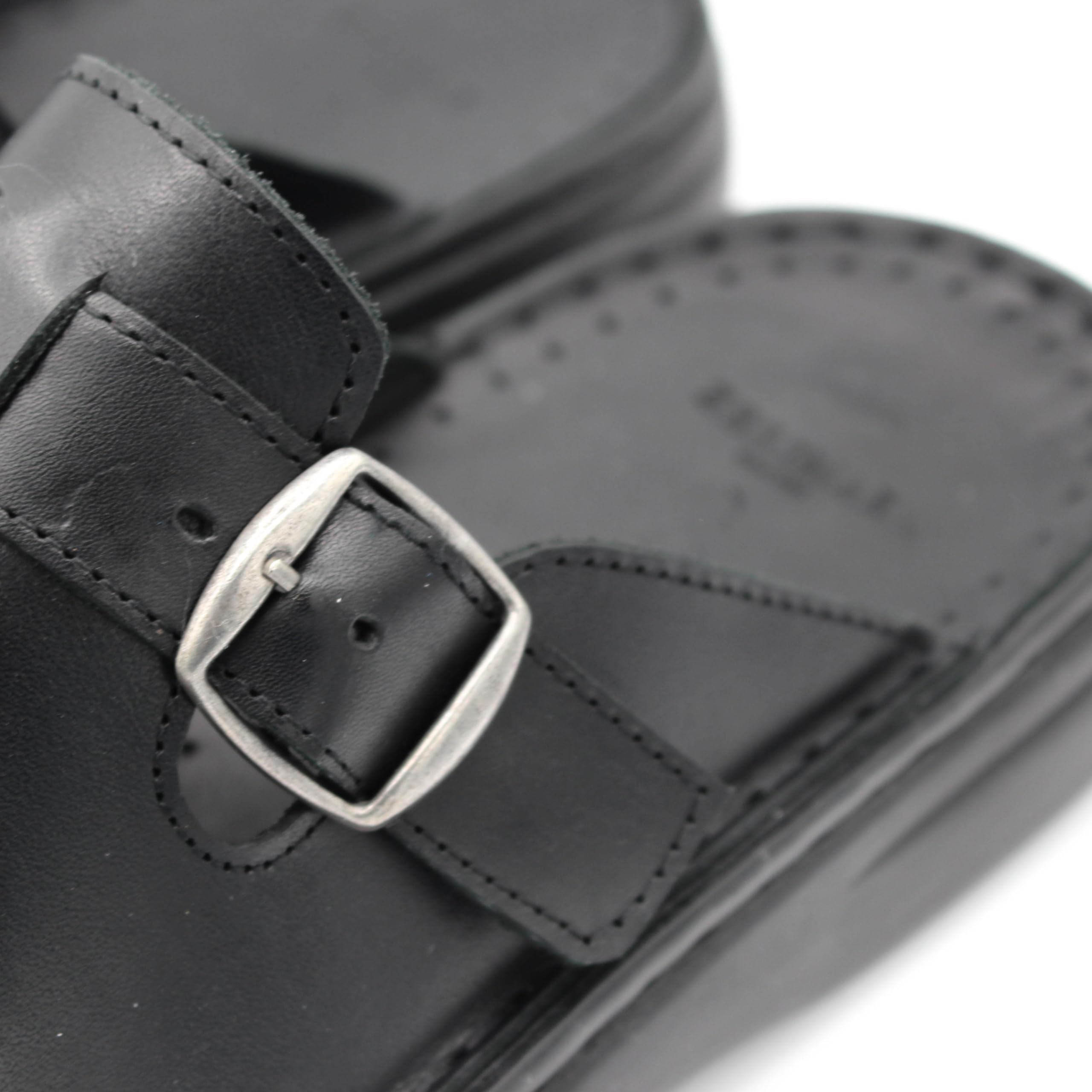 Zerimar Zuecos Hombre de Piel - Zuecos de Verano para Hombre - Sandalias Hombre Piel - Calzado Cómodo y Ligero para el Verano y Tiempos Libres