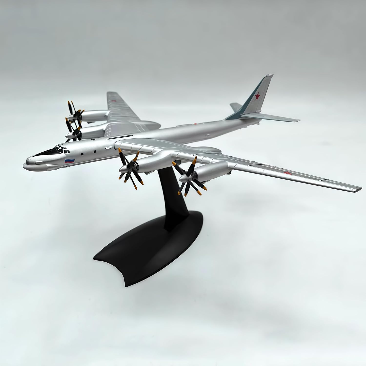 TU95 Bomber Aircraft Alloy Airplanes Model 1:200 Scale Bomber Attack Plane Military Model Plane for Collection Gifts