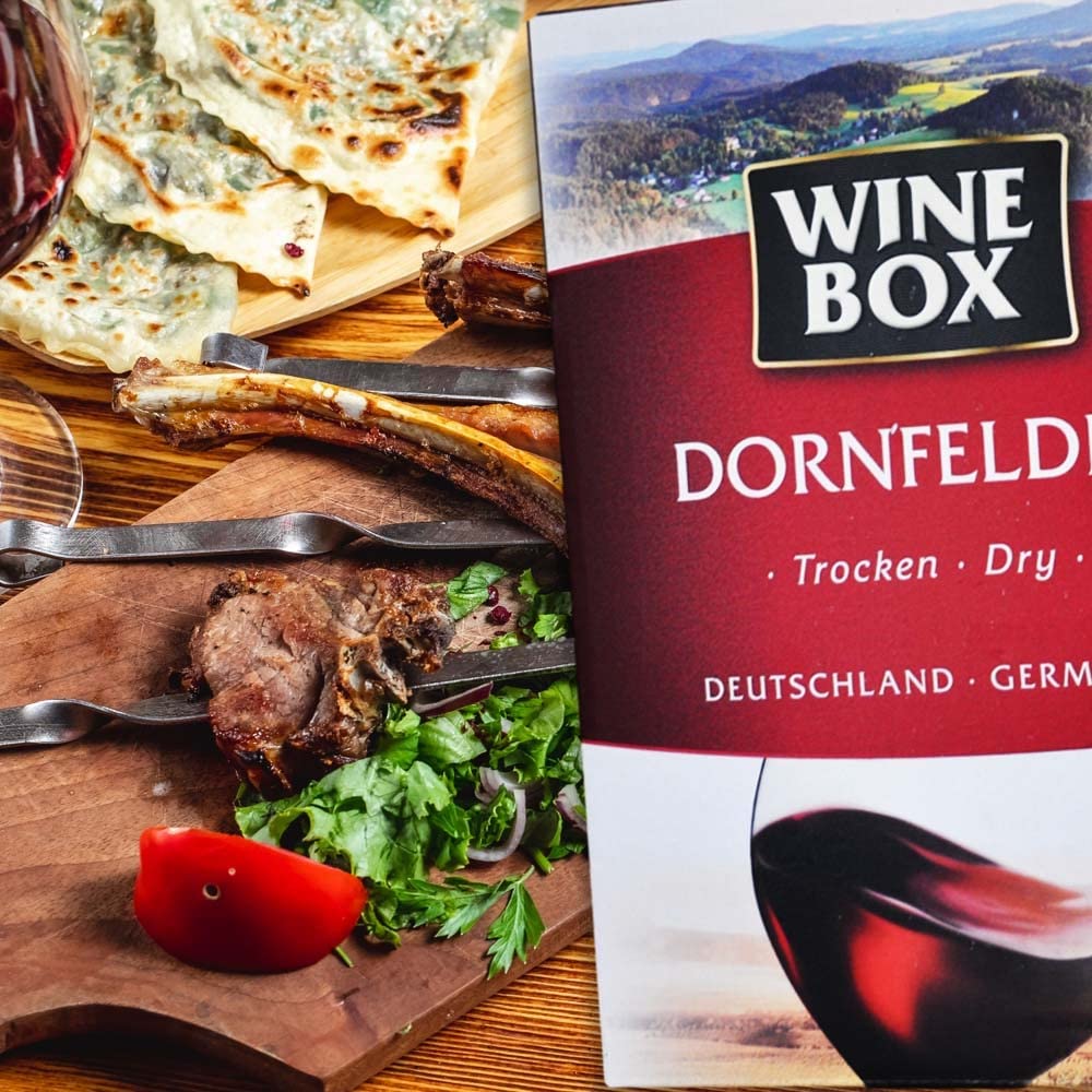 Wine Box Dornfelder, trocken, Bag-in-Box, sortenreines Weinpaket + VINOX Winecards (4x3,0l)