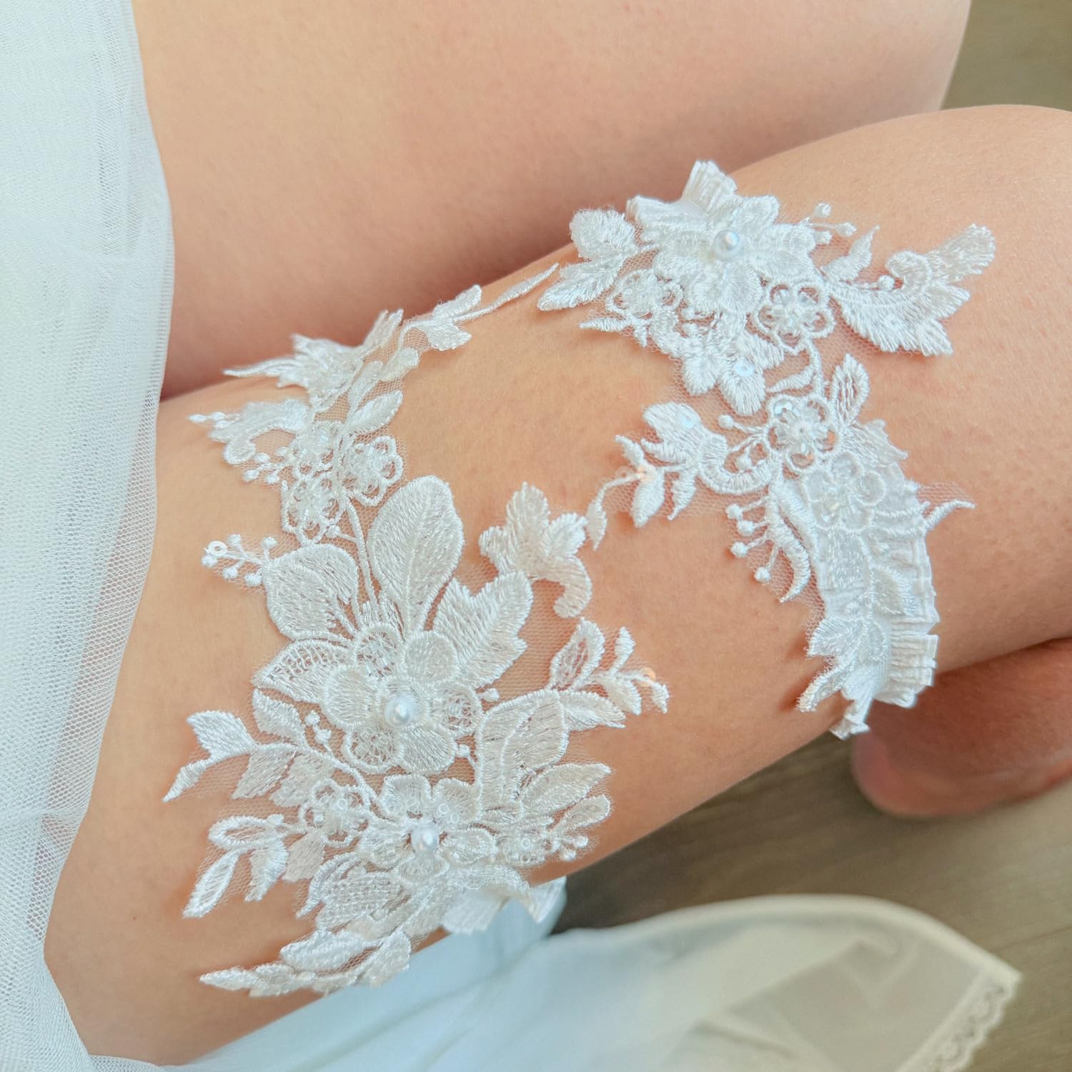 Lace Wedding Garter Set for Brides Lace Floral with Pearls Elastic Bridal Leg Garter Toss Set 2 Pcs