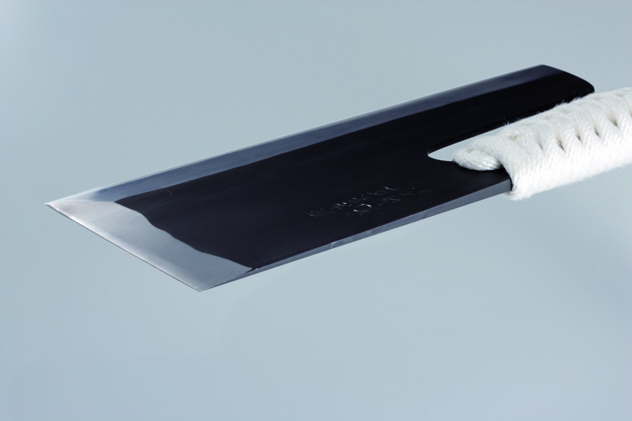 Amazon｜鍛冶宗匠光山作 黒打麺切庖丁 300mm A-1124｜麺切り包丁