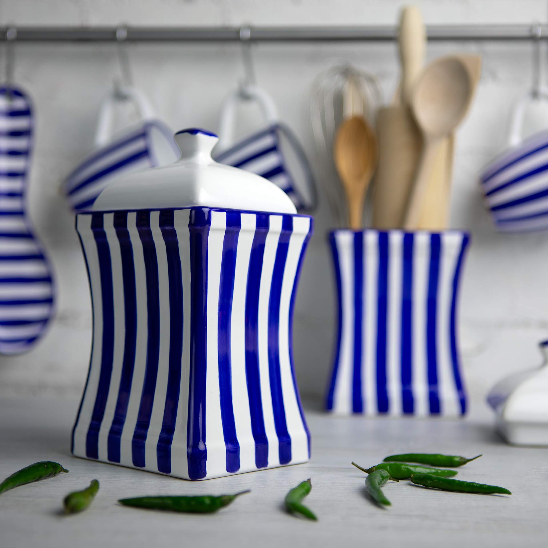City to Cottage® Granatowe paski, ręcznie malowane, ceramiczne, kuchenne, do przechowywania, zestaw 10 sztuk, duże i małe pojemniki, słoiki na przyprawy, naczynie na masło, kubki do jajek, solniczka i pieprzniczka, podstawka pod łyżkę