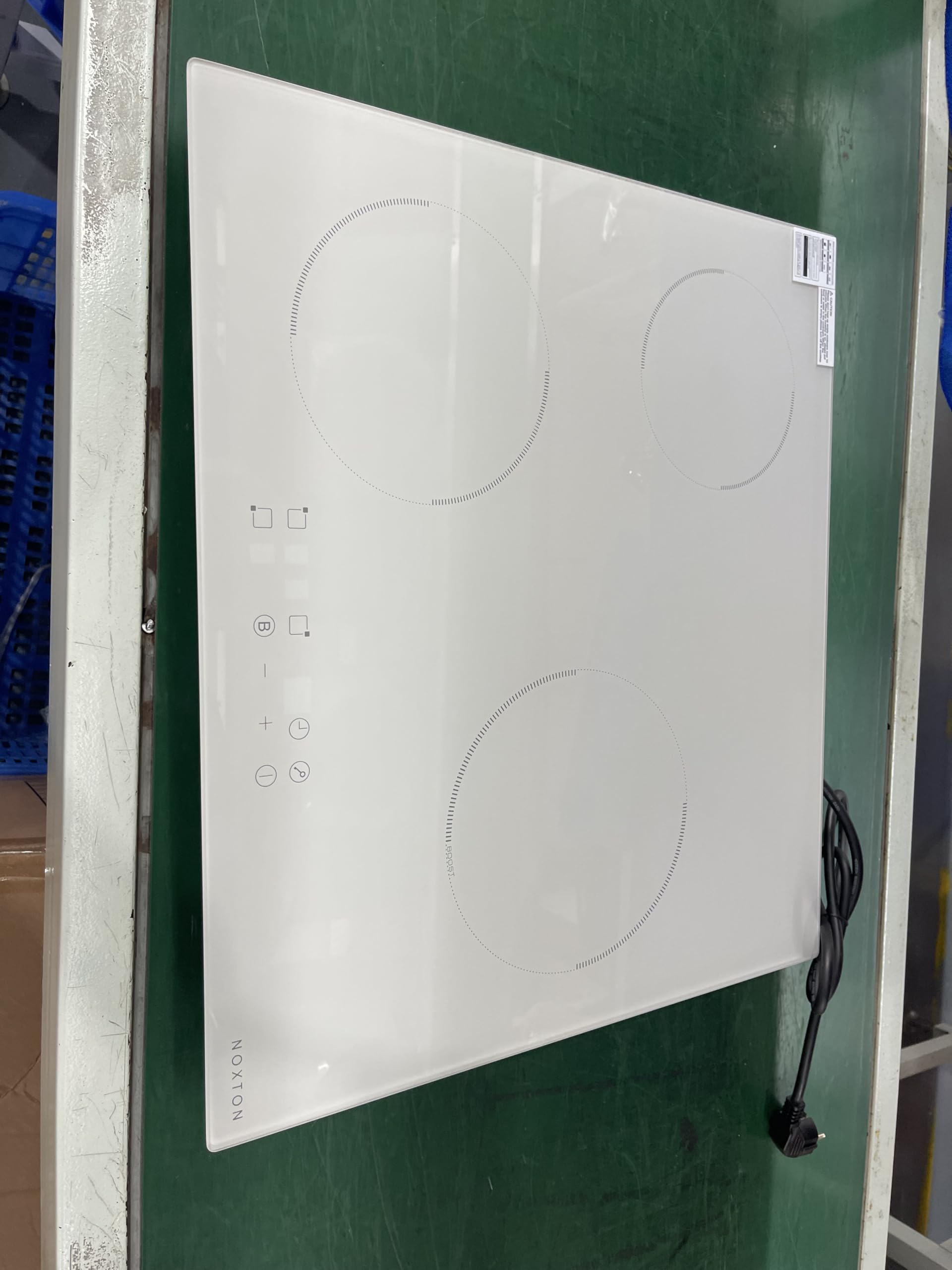 Noxton Piano Cottura Induzione 3 Fuochi, Piastra ad Elettrico 60cm Toccre Controll con Spina, 3500W Piastra Induzione di Timer, 9 Livello di Potenza, Spegnimento Automatico, Indicazione Calore, Bianco