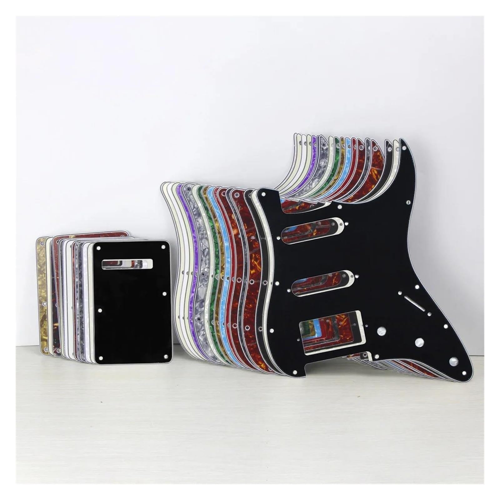 maskownica do gitary elektrycznej Zestaw osłony gitary elektrycznej HSS SSH i tylnej płyty Scratch Plate i śrub części gitarowe 8 opcji kolorów(Black 3ply)