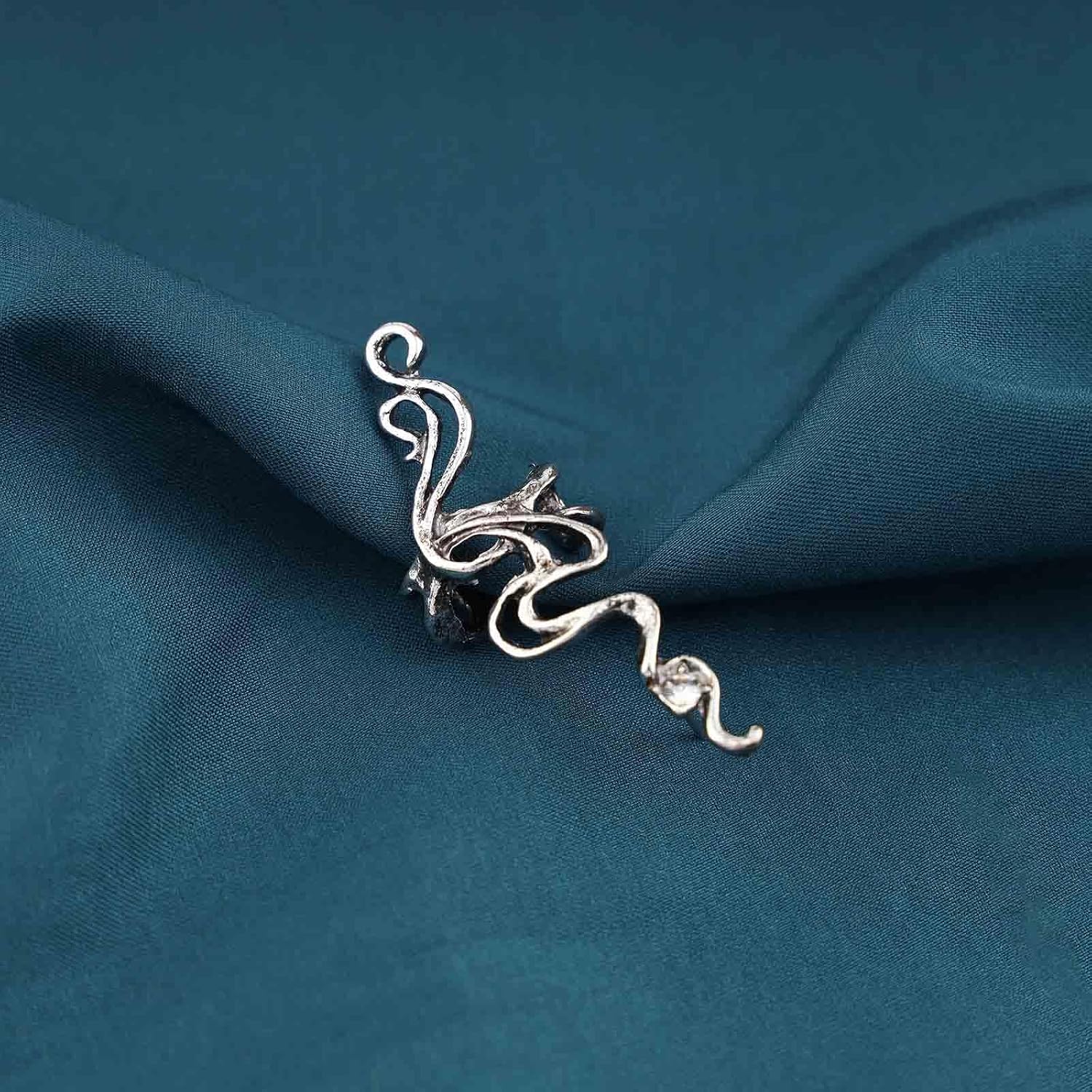 Punk Ear Cuff Earrings Silver Exaggerated Cuff Wrap Earrings Vintage Ear Climber Cuff Earrings Gothic Clip on Earrings Jewelry for Women and Girls Gifts