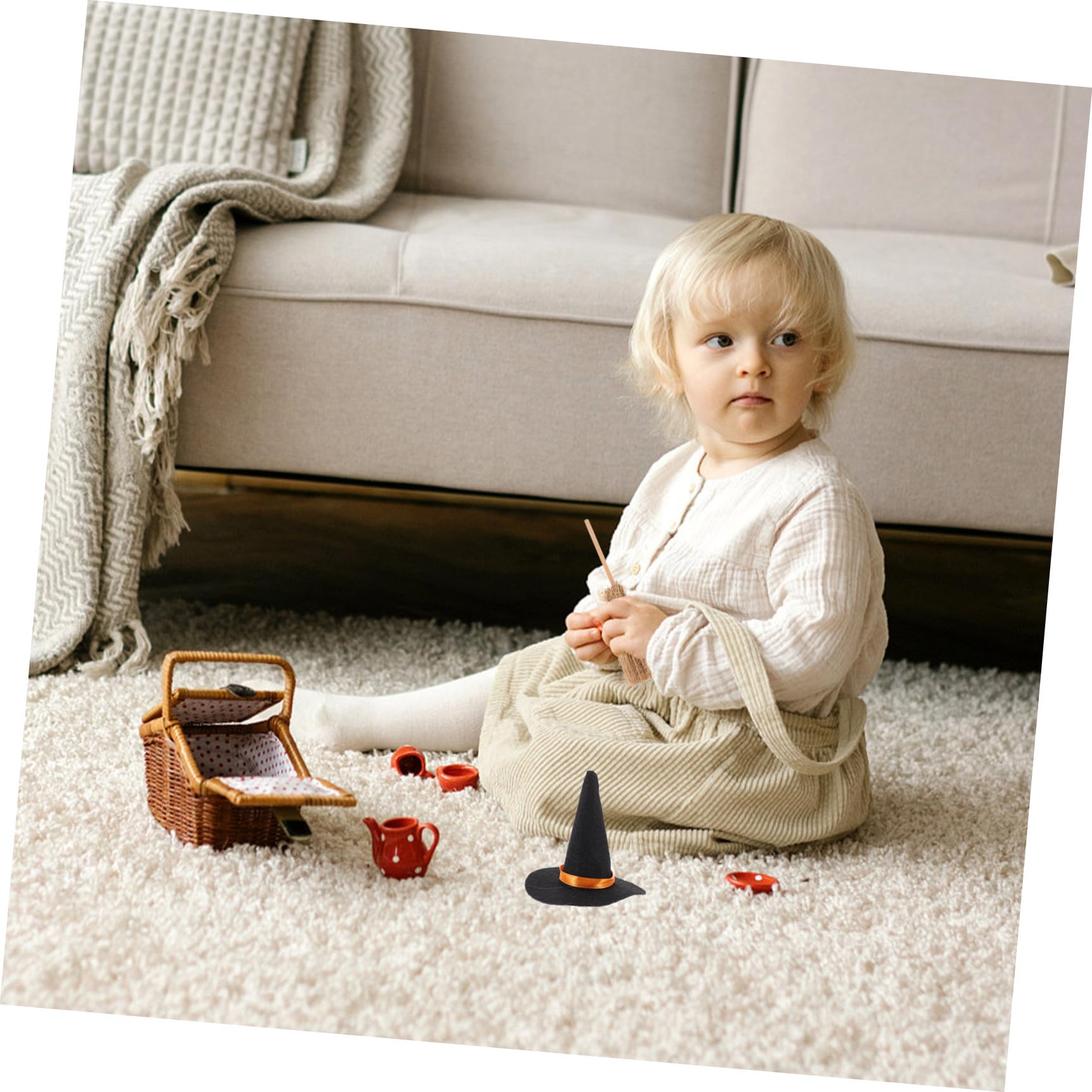 Set da 12 Pezzi Mini Cappelli da Strega e Scope in Feltro e Legno Decorazioni Fai da Te per Halloween Accessori Miniatura per Feste e Decorazioni Bevande