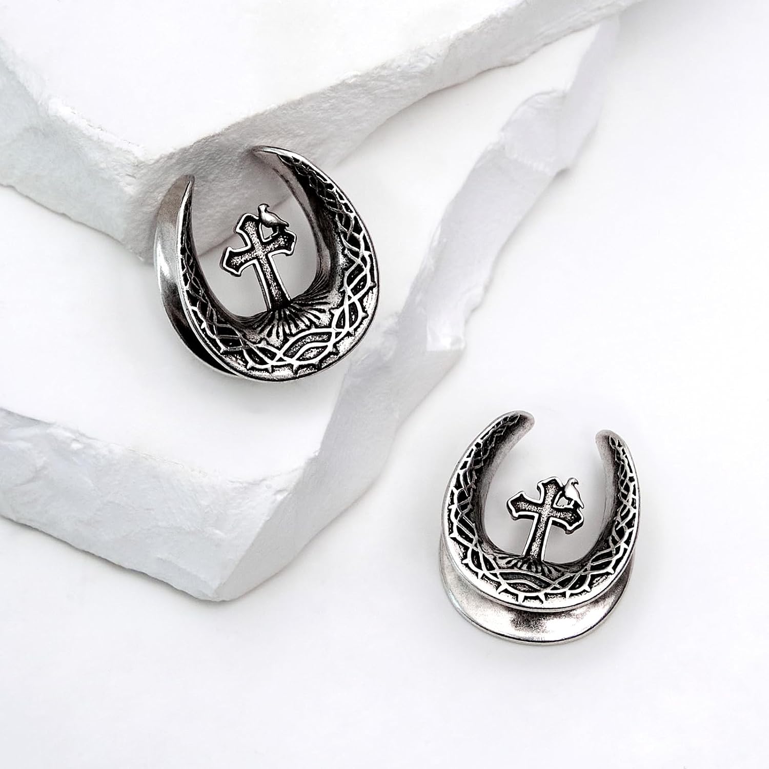YOFANST 2pcs Punk Skeleton Skull Hand Tombstone Cross Ear Tunnels Stainless Steel Gauges for Ear 0g-5/8 inch