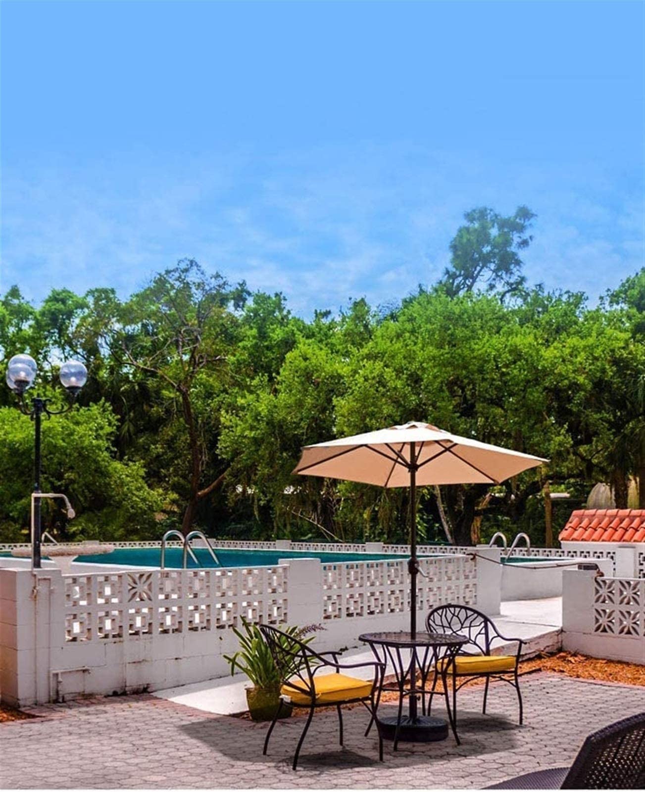 Sombrillas de jardín al aire libre Sombrillas de jardín Sombrilla de mesa para exteriores de 6 pies con manivela 6 varillas de hierro, sombrilla de mercado para piscina, playa, jardín, restauran