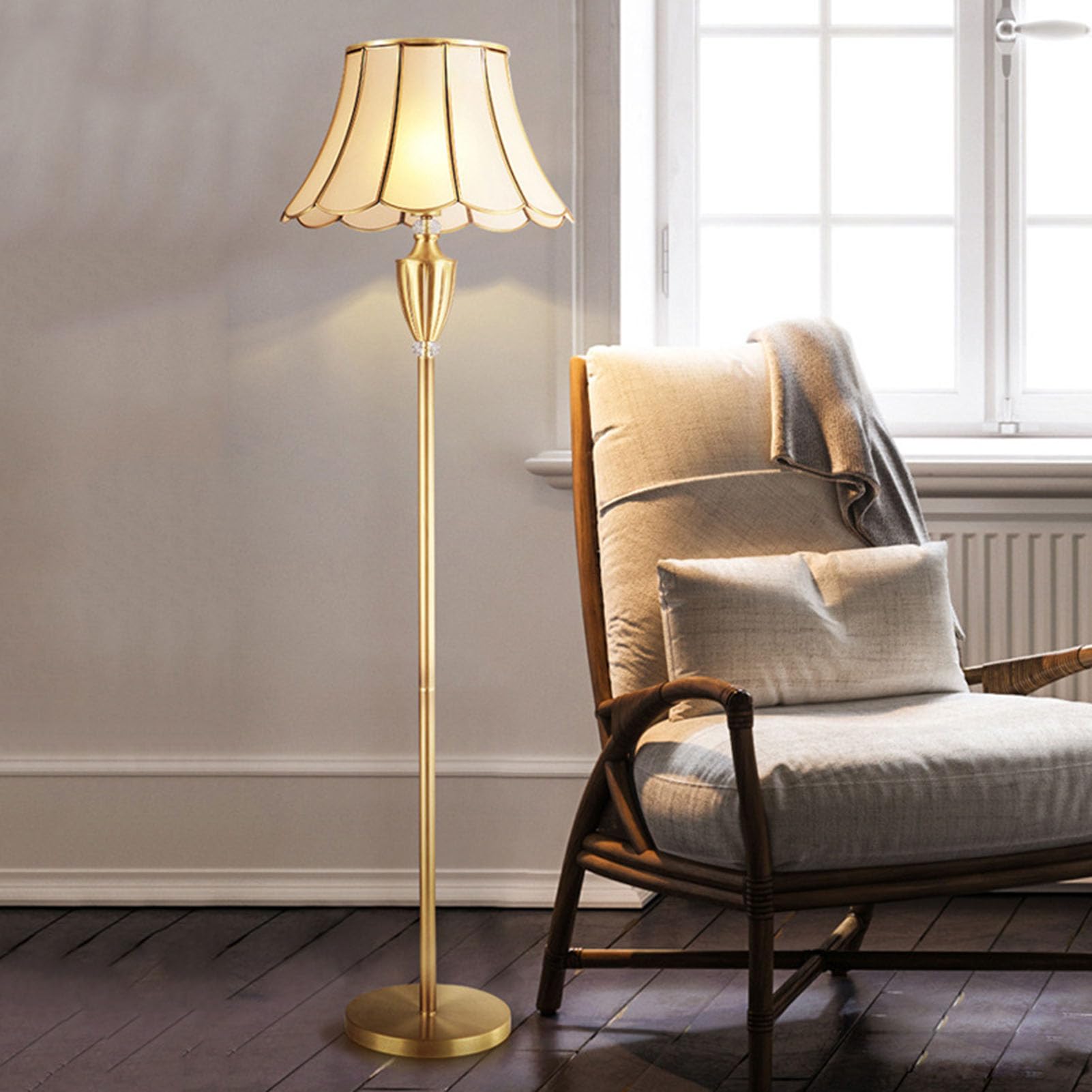 Lampa podłogowa, stojąca 145 cm wysokości, antyczny mosiądz, metalowa kolumna, złoty brąz, klosz dzwonka do salonu, czytelnia, sypialnia rodzinna, dom