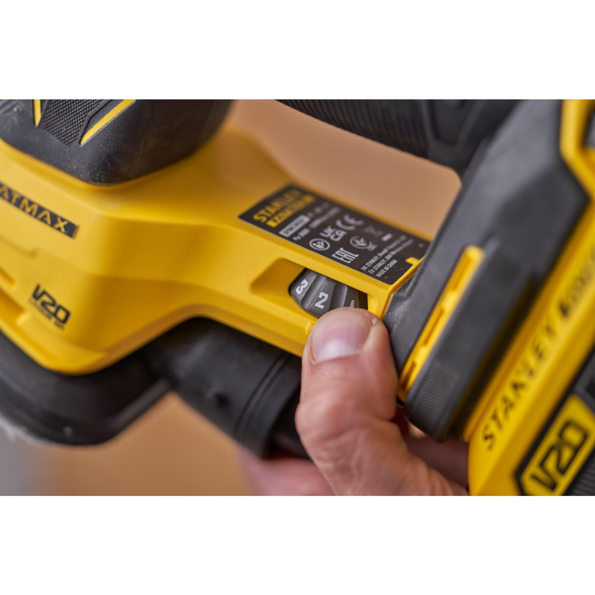 Lijadora de Detalles V20 Li-Ion 18V, velocidad variable 9.000-12.000 opm, tamaño base 110mm/cm², conexión para aspiradores.