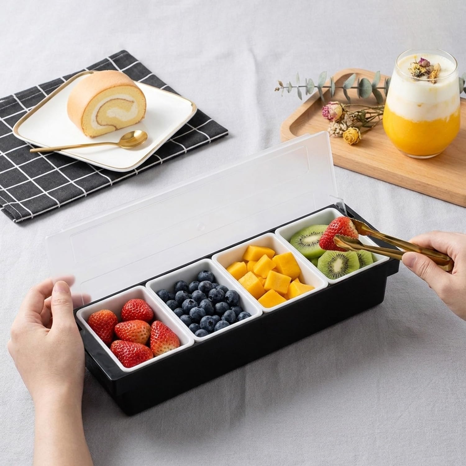 Tissting Distributore di Cibo e Condimenti con Coperchio, Organizer per Frigorifero, Vassoio Multiuso in Plastica per Conservare Frutta, Condimenti, Chicchi di Caffè e Cereali (4 Scomparti)