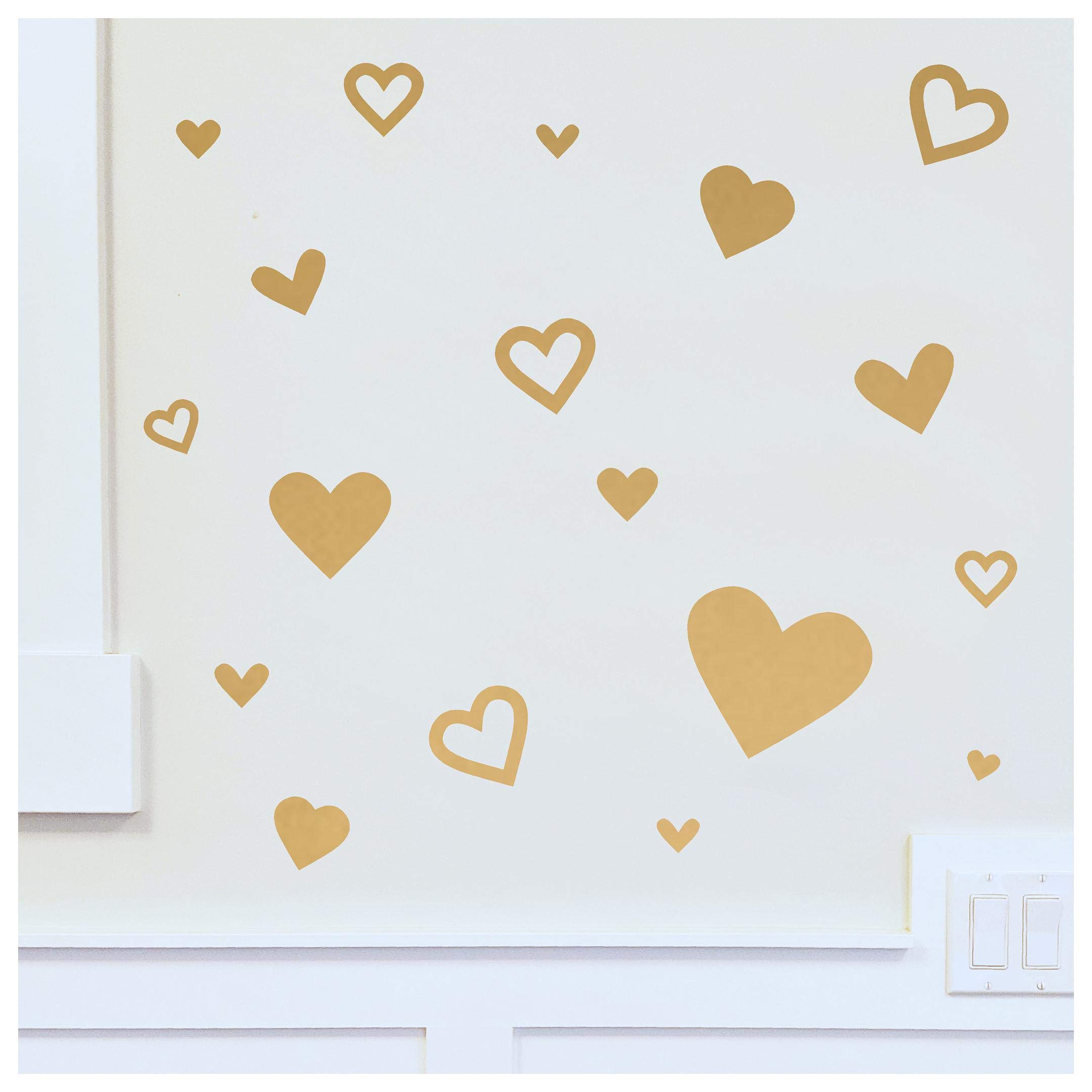 Stickers cœur doré métallique lot de 62 pour créer une ambiance romantique salon