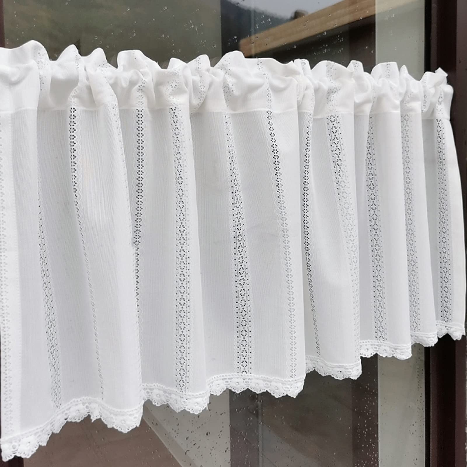 Cenefa de cortinas transparentes para ventana corta que soluciona la falta de luz y aire