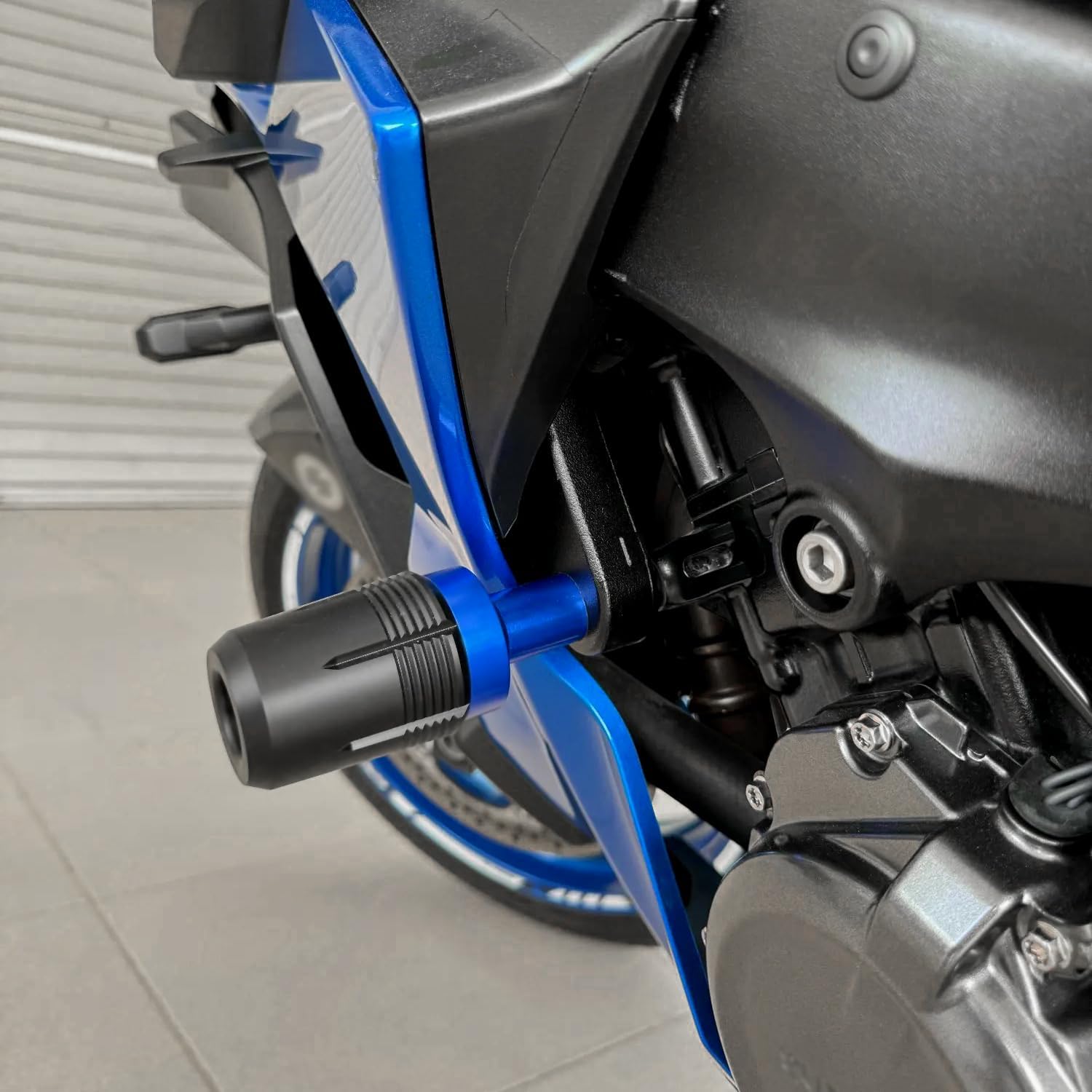 Motorrad Sturzpads für Suzuki GSX S750 GSX S1000 GSXS 750 1000 GSX-S 1000 GT GSX-S1000GT GSR 750 600 400 Zubehör Rahmenschutz Fallschutz Sturzschutz Crashpads Protektoren (Schwarz)