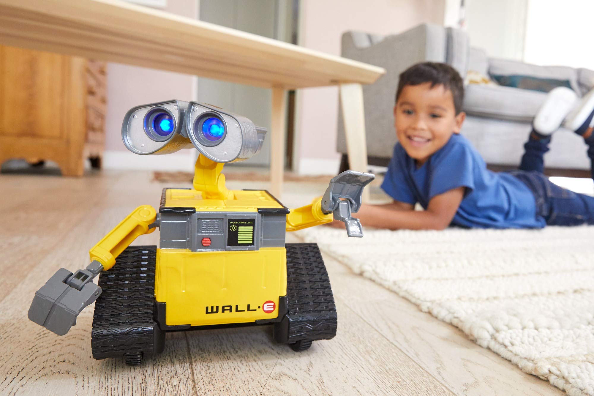 Disney Pixar Wall E Hello Wall E Remote Control Robot Toy 9 5 In Tall Kids Gift For Ages 4 Years Old Up Amazon Sg Toys