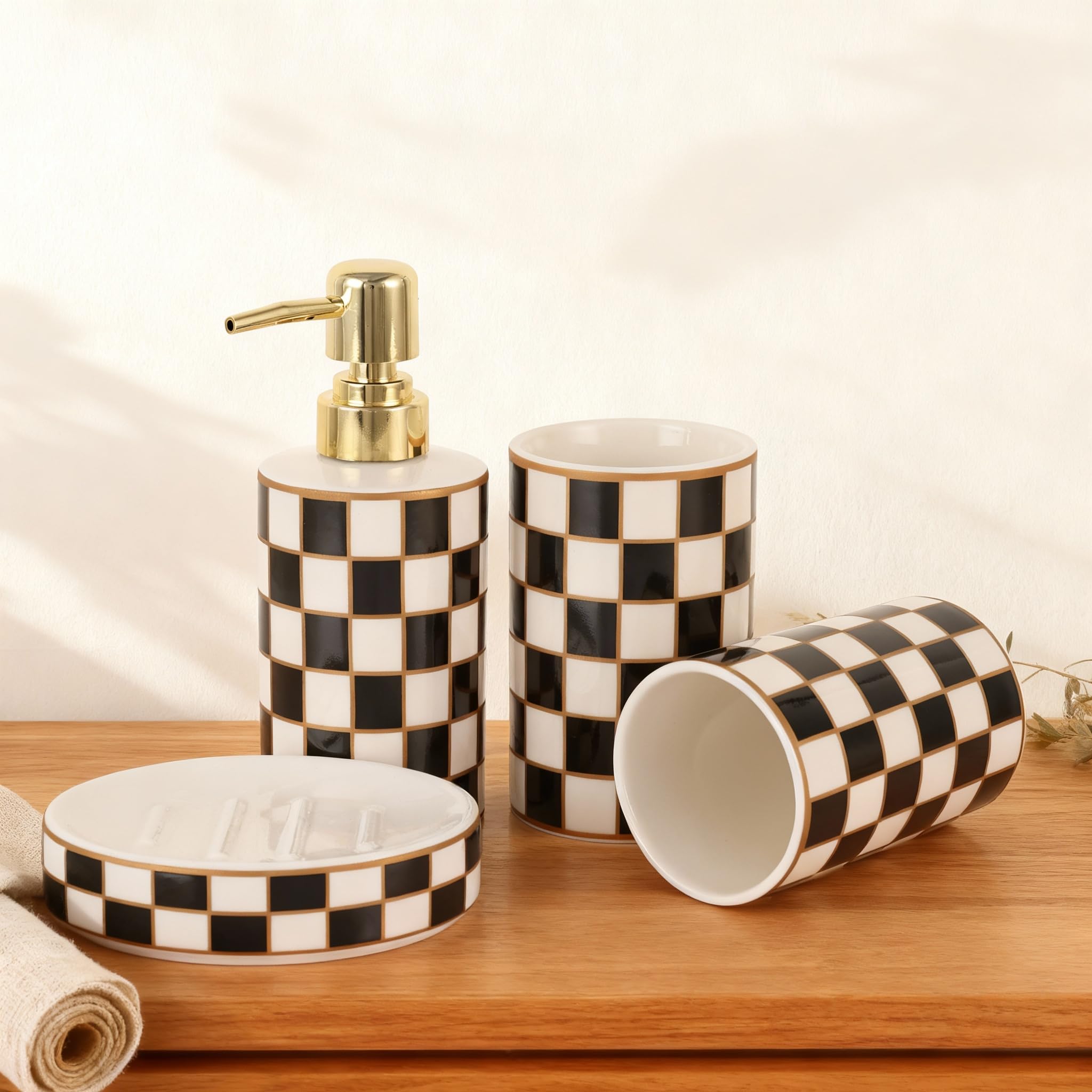 Badezimmer-Zubehör-Set aus Keramik, kariert, 4-teiliges Set mit Seifenspender, Zahnbürstenhalter, Zahnputzbecher, Seifenschale, schwarz-weißes Gitter, moderne Badezimmer-Dekoration für und