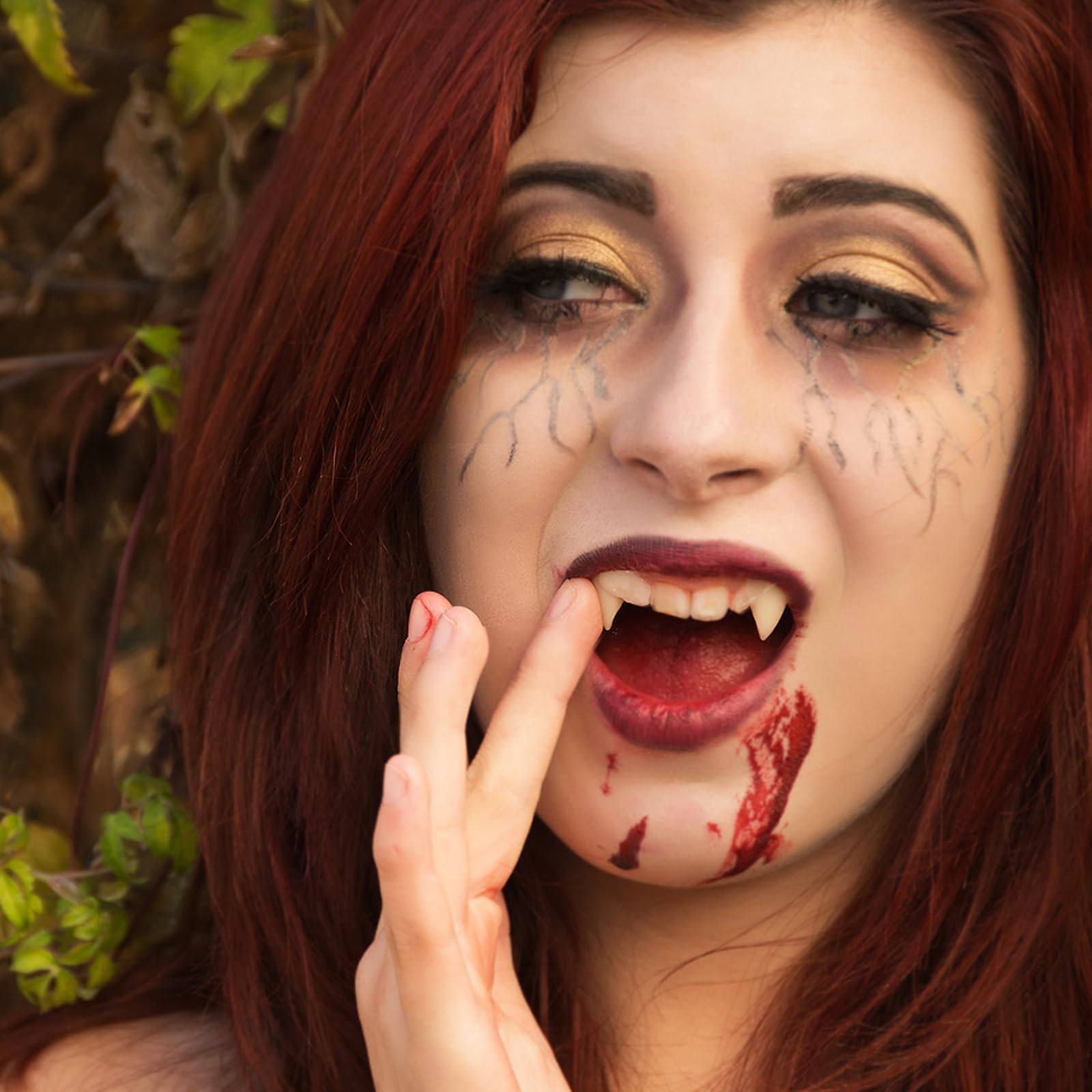 LOMIMOS Zęby wampira, zawiera 2 pary zębów wampira w czterech różnych rozmiarach, z 1 tubką kleju na zęby i pęsetą, na imprezę Cosplay, rekwizyty Halloween, imprezę, kły