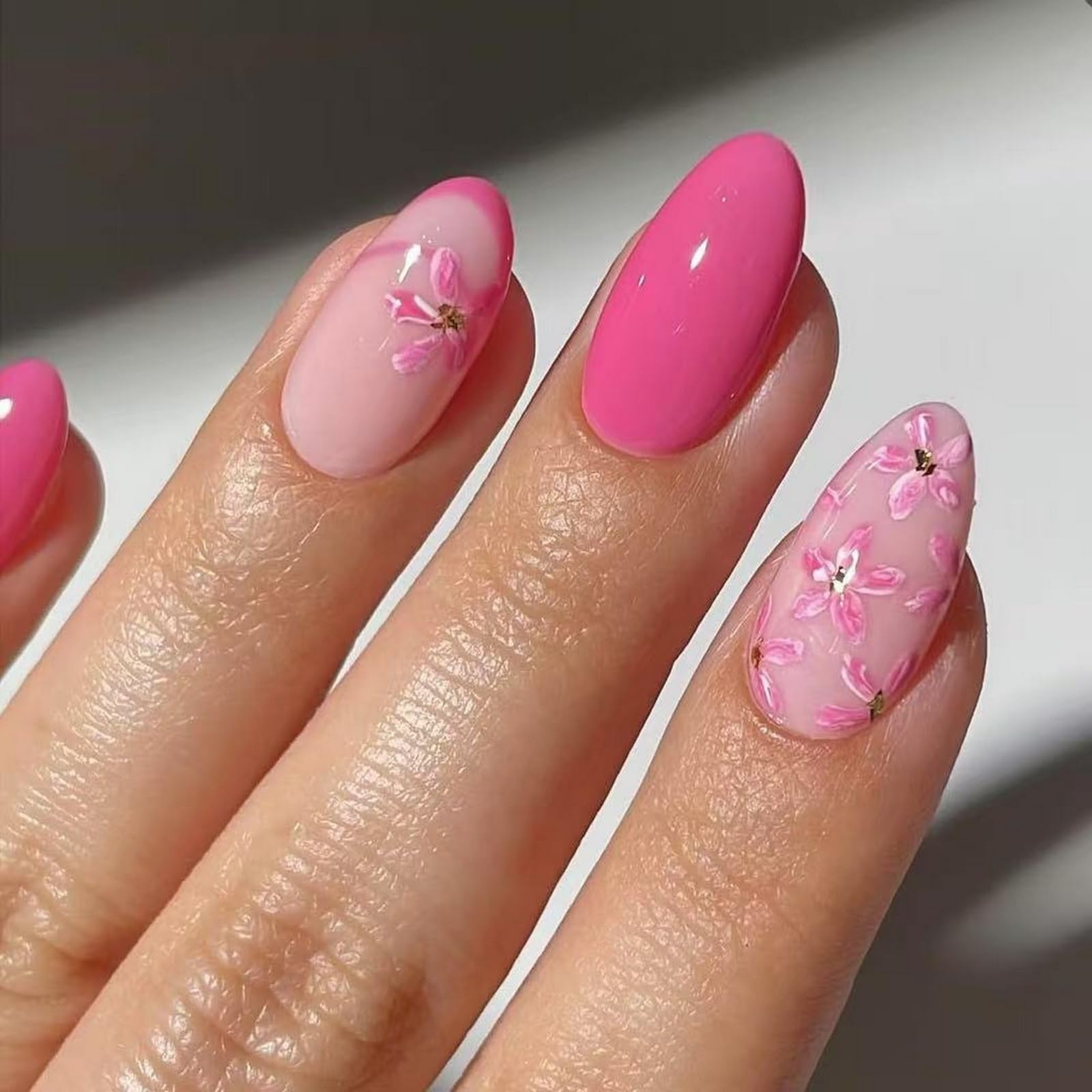 Pink Press on Nails Short Oval SWEKKE French Tip Fake Nails Flower False Nails with Pink Floral Designs Full Cover Glossy Glue on Nails Spring Summer