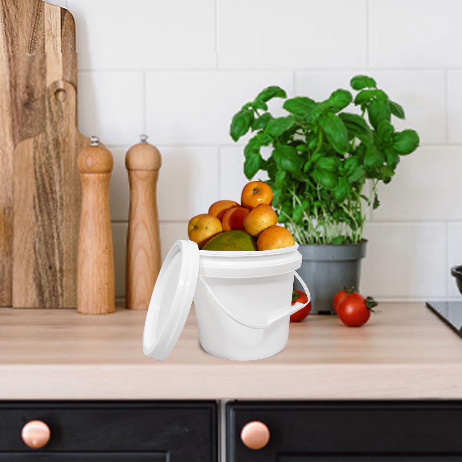 Paquete de 13 cubos de plástico blanco con asa y tapa, contenedores de almacenamiento de alimentos de 1 cuarto de galón, cubo de plástico multifuncional para pintura, agua, manualidades,