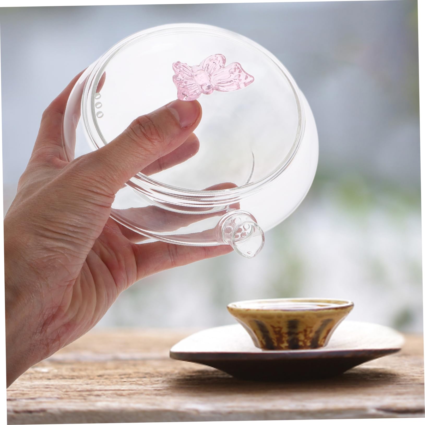 Amosfun Glas Teekanne 380ml, Hitzebeständig für Kalte und Heiße Aufgüsse | Transparent, mit Teesieb und Schmetterlingsdeckel, Tropffreier Ausguss, Leicht und Tragbar