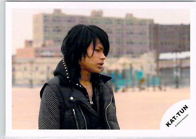 Amazon Kat Tun 公式写真 上田竜也 ジャニーズ公式 生写真 スリーブ付 U63 アイドル 芸能人グッズ 通販