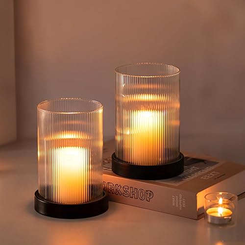 Glasseam Portavelas de cristal de huracán portavelas de pilar negro, juego de 2 portavelas de cristal transparente acanalado con bandeja de vela de