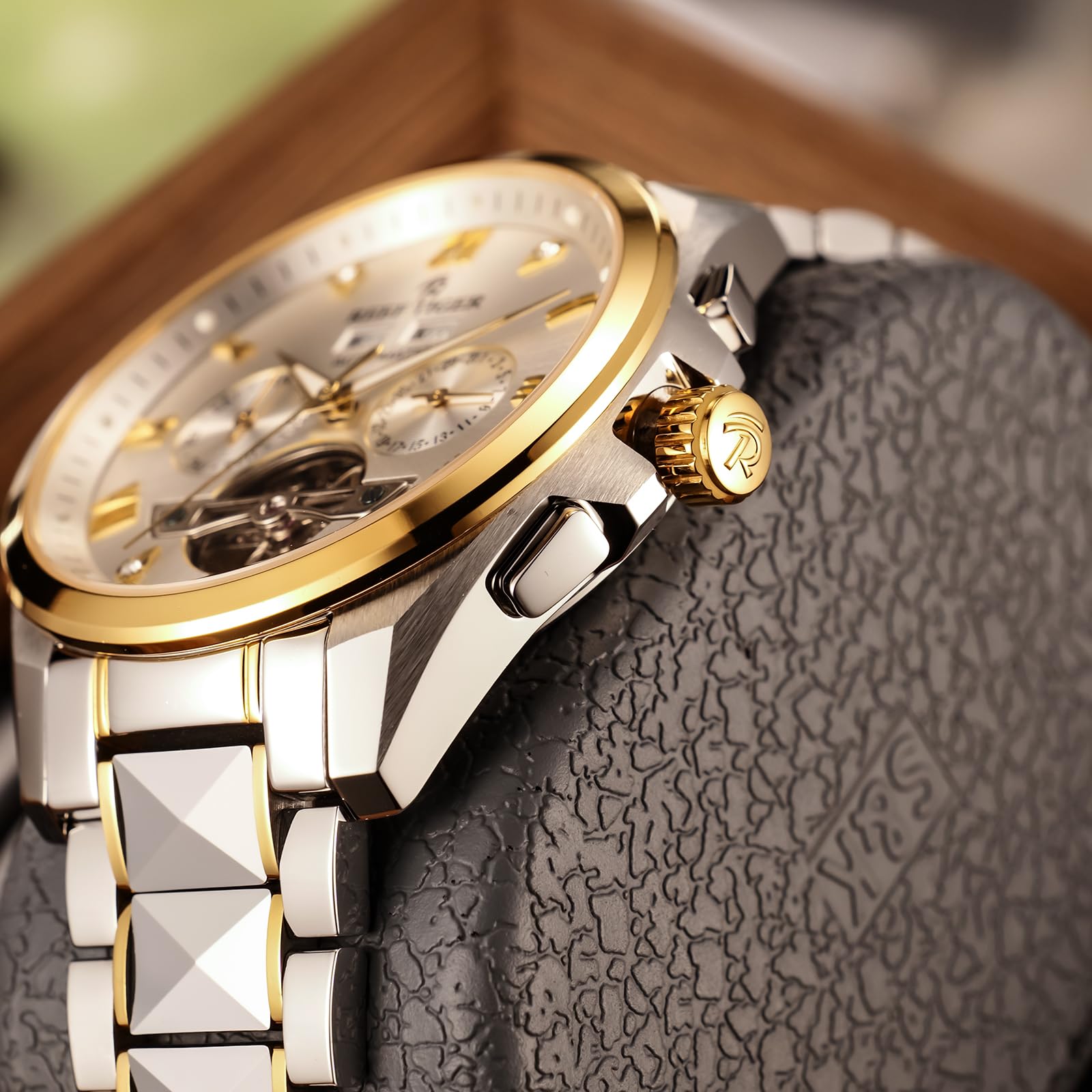 REEF TIGER Reloj mecánico de calendario completo de moda con tres ventanas de acero inoxidable esqueleto impermeable reloj para hombres RGA8235
