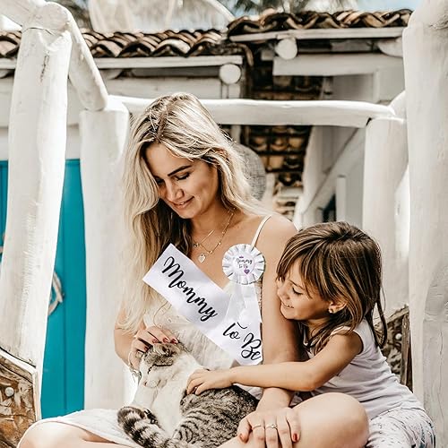 Miniatura 9 de Paquete de 4 decoraciones de baby shower, banda amarilla de mamá a abeja y pin de papá a abeja, insignia de hojalata con patrón de abeja con 1