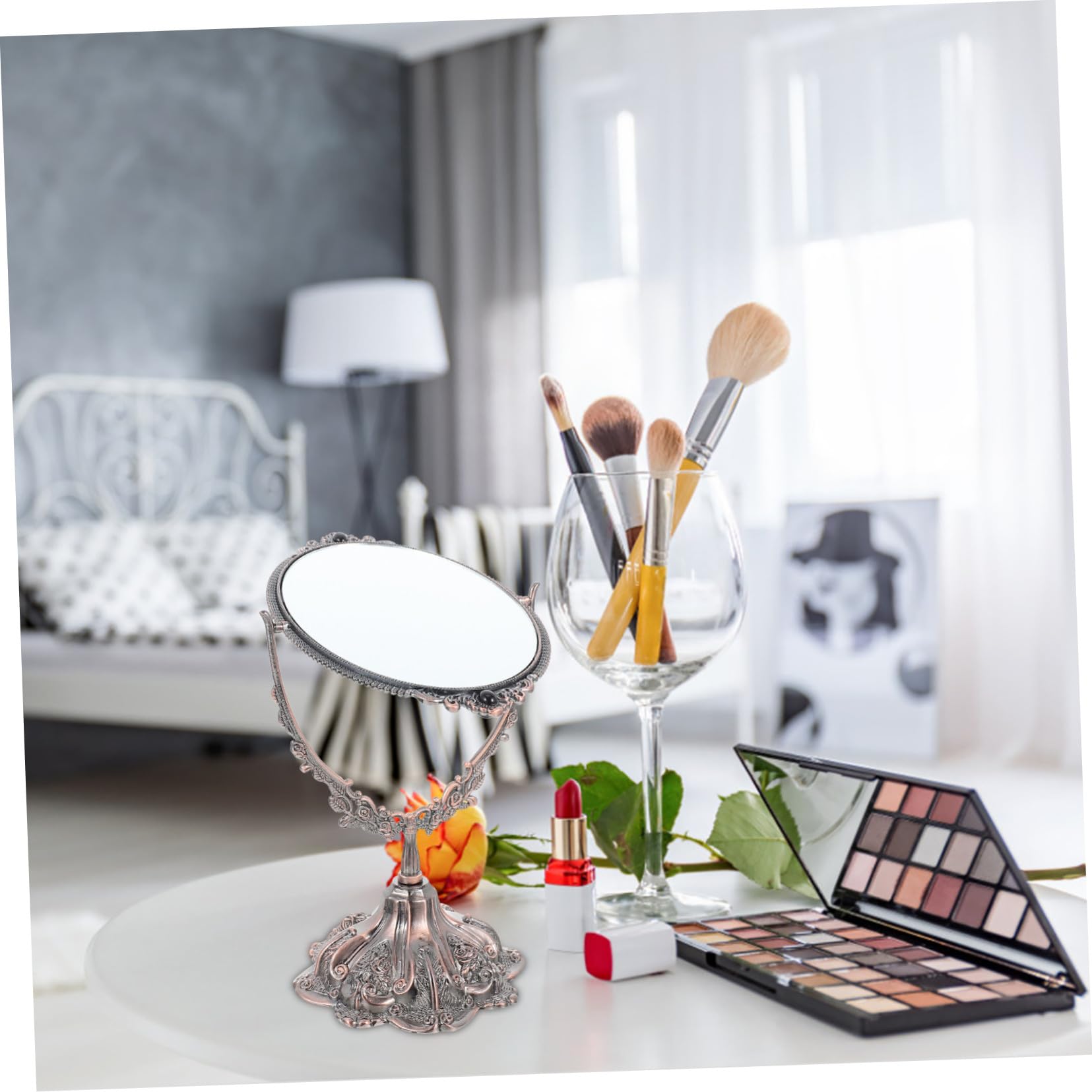 Doppelseitiger Tisch Kosmetikspiegel aus Zinklegierung im Europäischen Stil | Drehbar, Flacher Standfuß, Geeignet für Make Up und Hochzeit, Klare Spiegelung, Elegante Ausführung