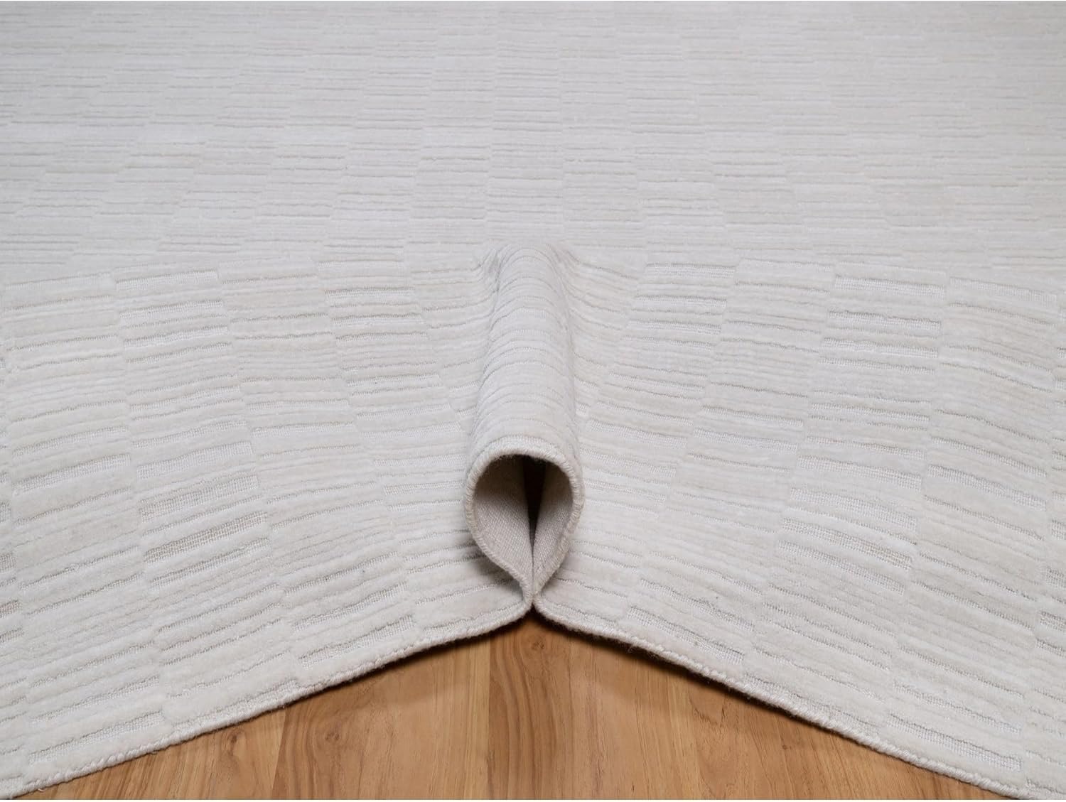 Hand Loomed Daisy White Modern Grid Design Polyester Area Rug, Textured, 8x10 Ft
