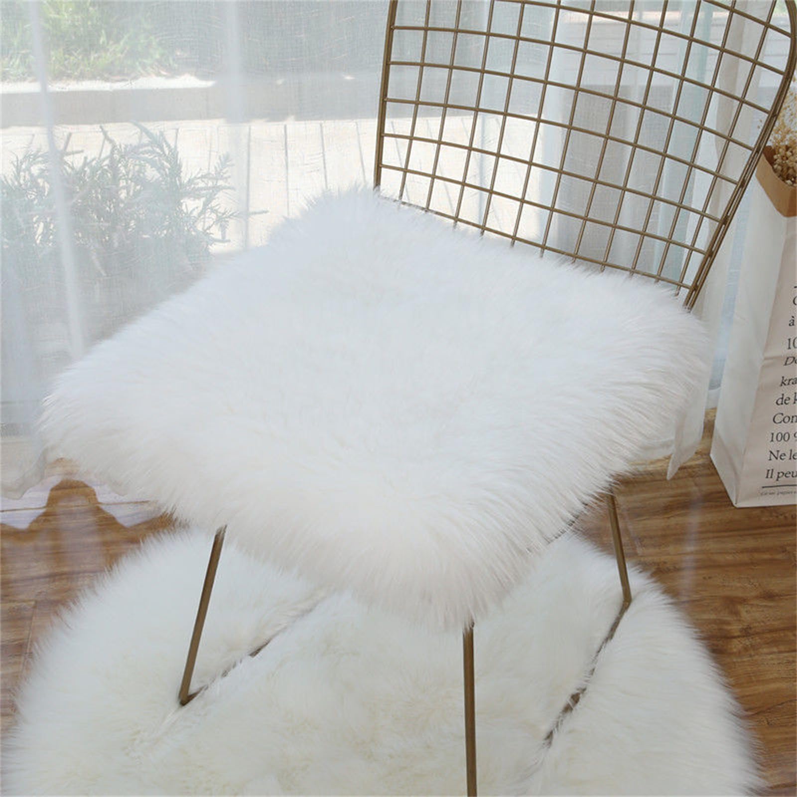 Coussin en fausse fourrure d'agneau blanc doux 70x70 cm pour décoration de salon et chambre