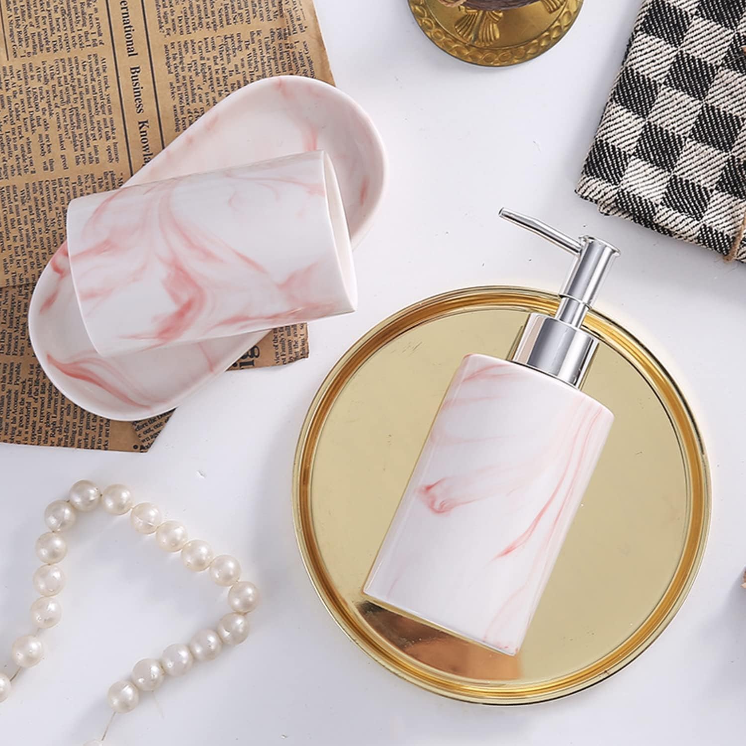 Zestaw ceramicznych akcesoriów łazienkowych, zestaw akcesoriów łazienkowych - tacka na mydło, dozownik mydła w płynie, zestaw szczoteczek do zębów trzy sztuki