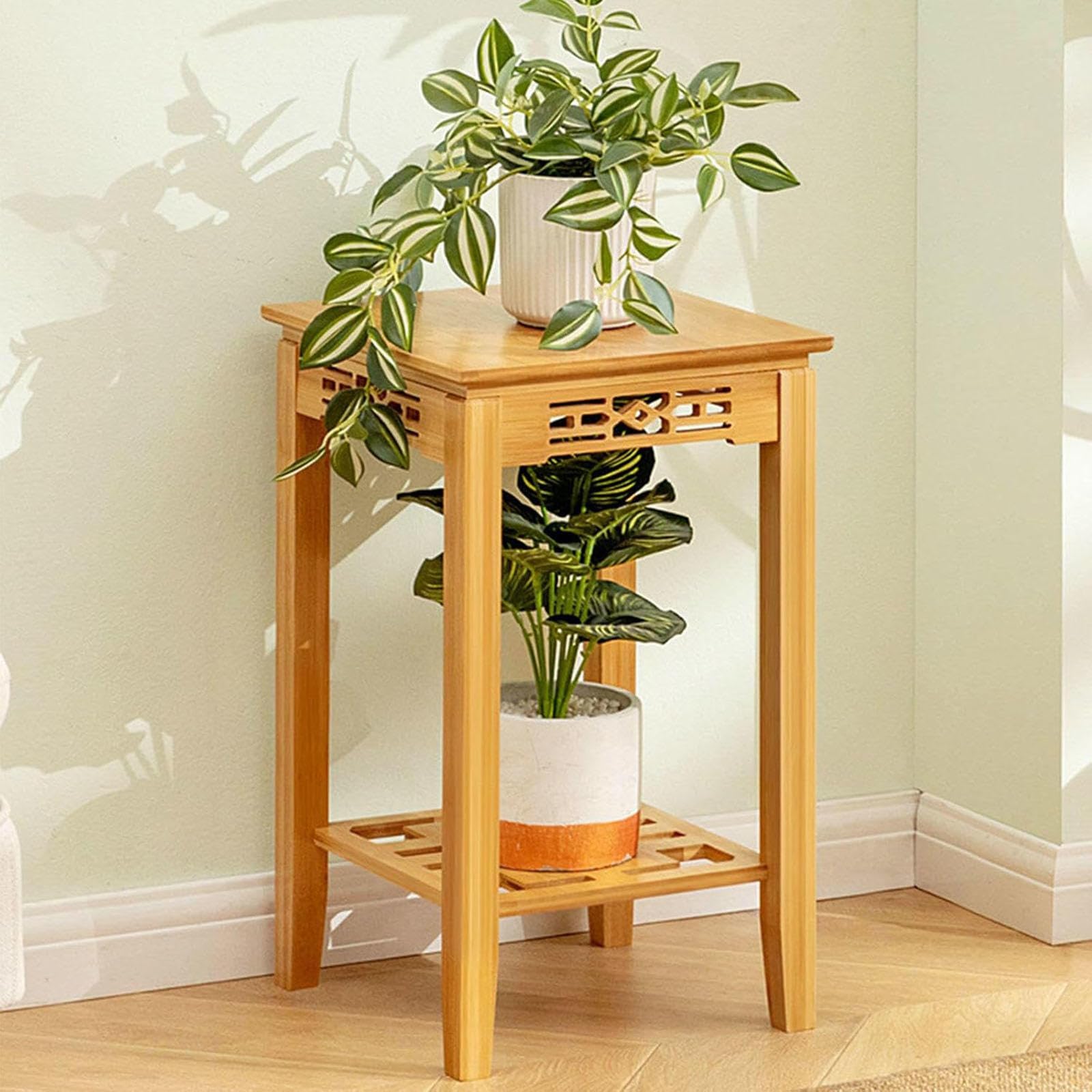Porte-plante en bambou 2 niveaux pour sublimer le coin lecture de votre salon moderne