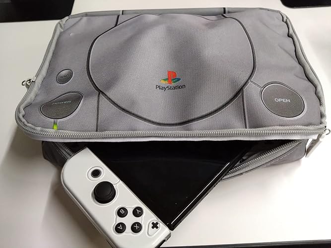 初代PlayStation™の原寸大マルチポーチ付きBOOK BLACK ver 