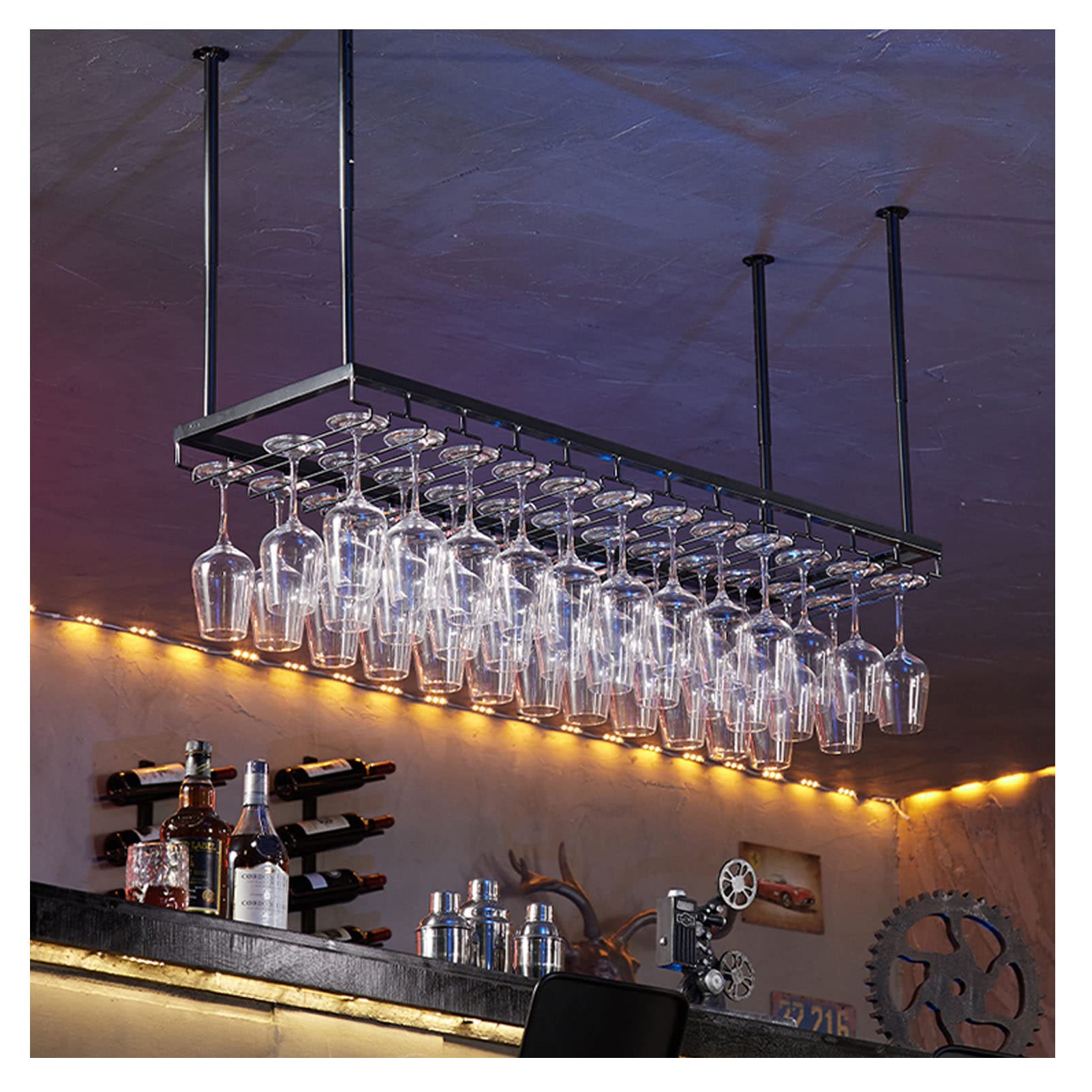 Rangement verres à vin suspendu en métal 60 cm avec design peu encombrant