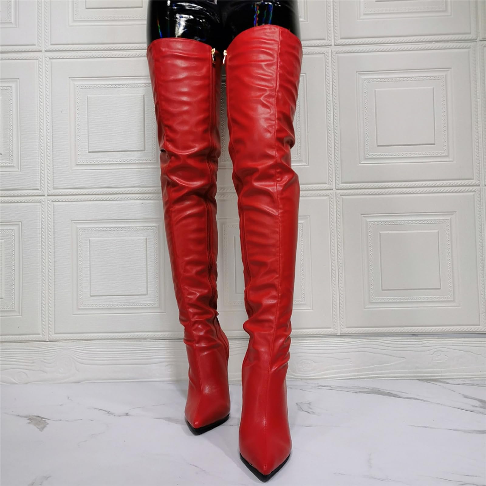 Bottes à Talons Aiguilles en Faux Cuir pour Femmes. Bottes Cuissardes Rouges pour Femme. Bottes Hautes pour Homme. Talons Hauts Strip-teaseuse