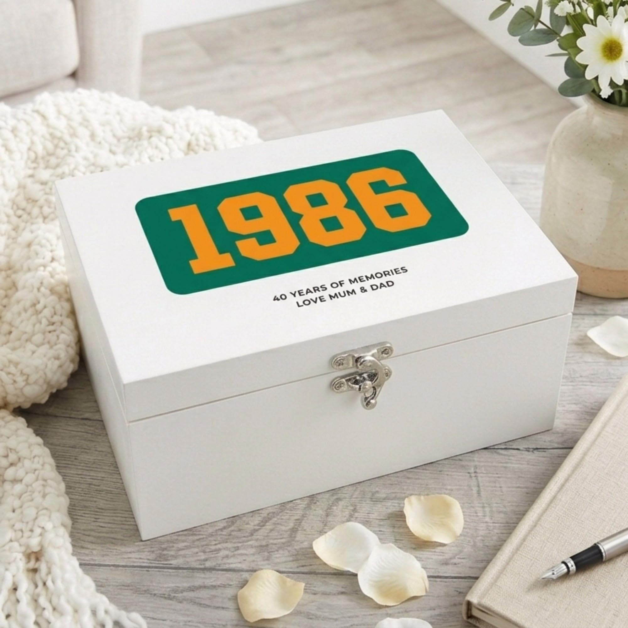 Caja de recuerdos de madera blanca personalizada para el año | Almacenamiento de cumpleaños con nombre personalizado | Regalo de cumpleaños 18, 21, 30, 40, 50 | Aniversario, foto y recuerdo del año