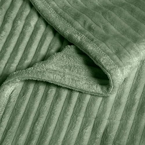 Vista 29 de Vessia Manta de franela de forro polar, 300GSM, acogedora manta a rayas verde salvia para sofá, cama y sofá, cálida y suave, acogedora manta