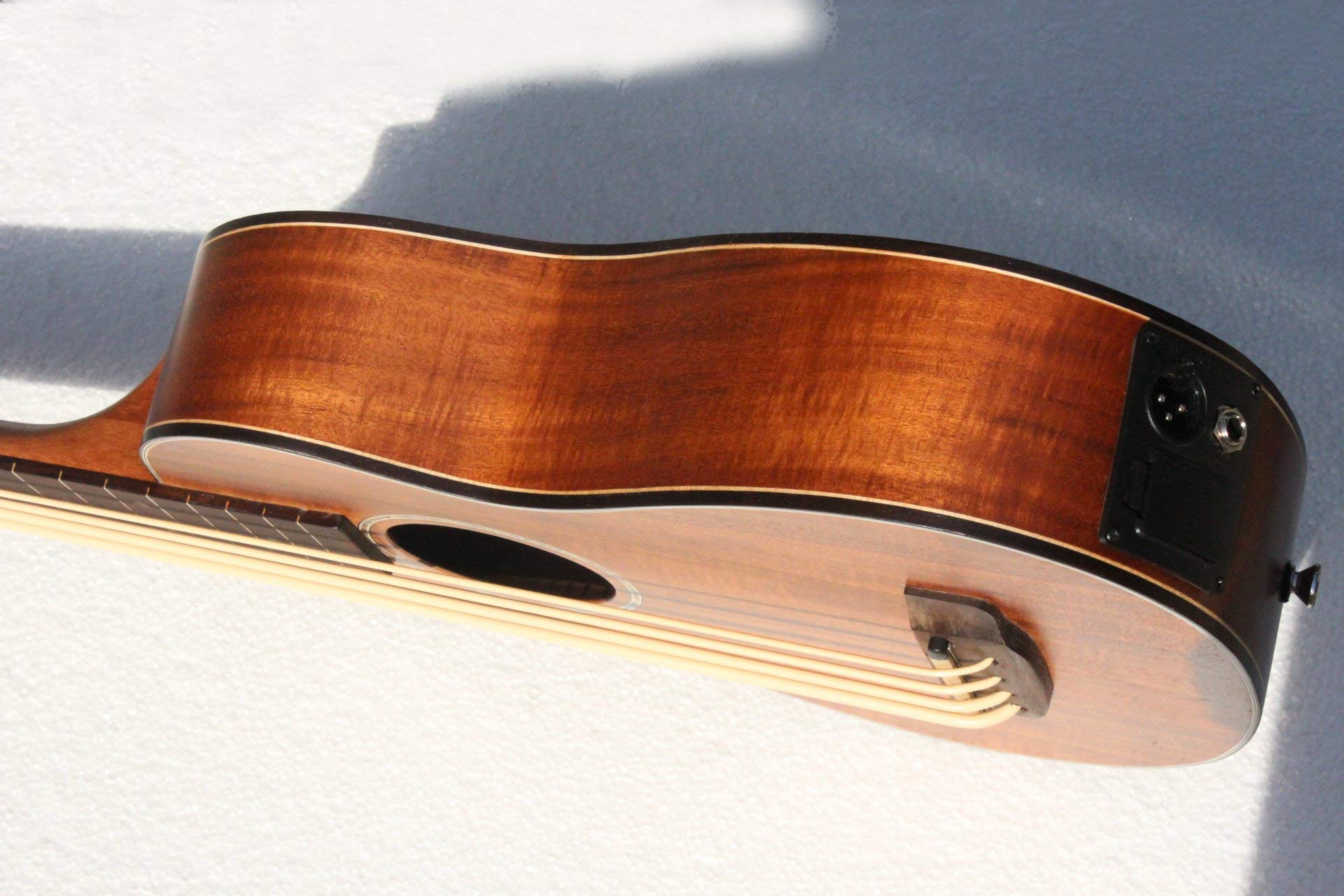 Ukulele Basso Mini Acustico 76,2 cm Ubass Artigianale In Legno Di Acacia Solido