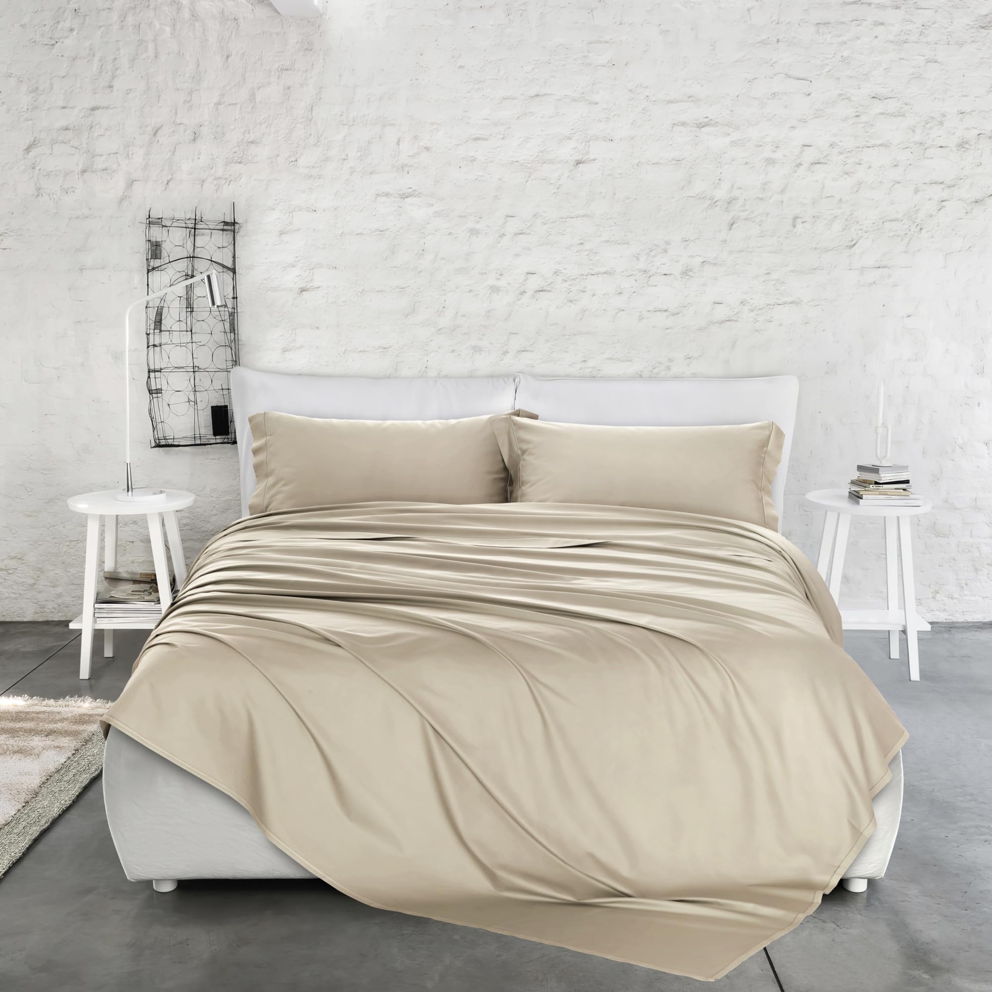 PENSIERI DELICATI Completo Letto Matrimoniale in Raso Tinta Unita 100% Cotone, Completo Lenzuola Matrimoniali 250x300 Comprensivo di Lenzuolo Sotto, Sopra e 2 Federe, Made in Italy, Color Beige