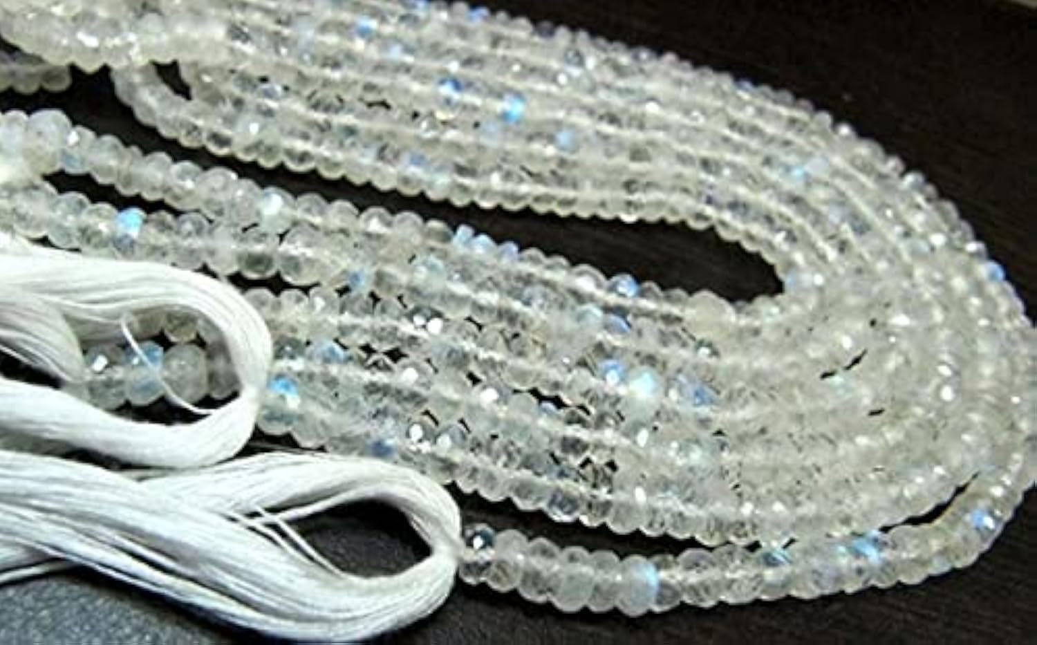 Perles de pierre de lune arc-en-ciel à offrir pour créer un cadeau fait main unique