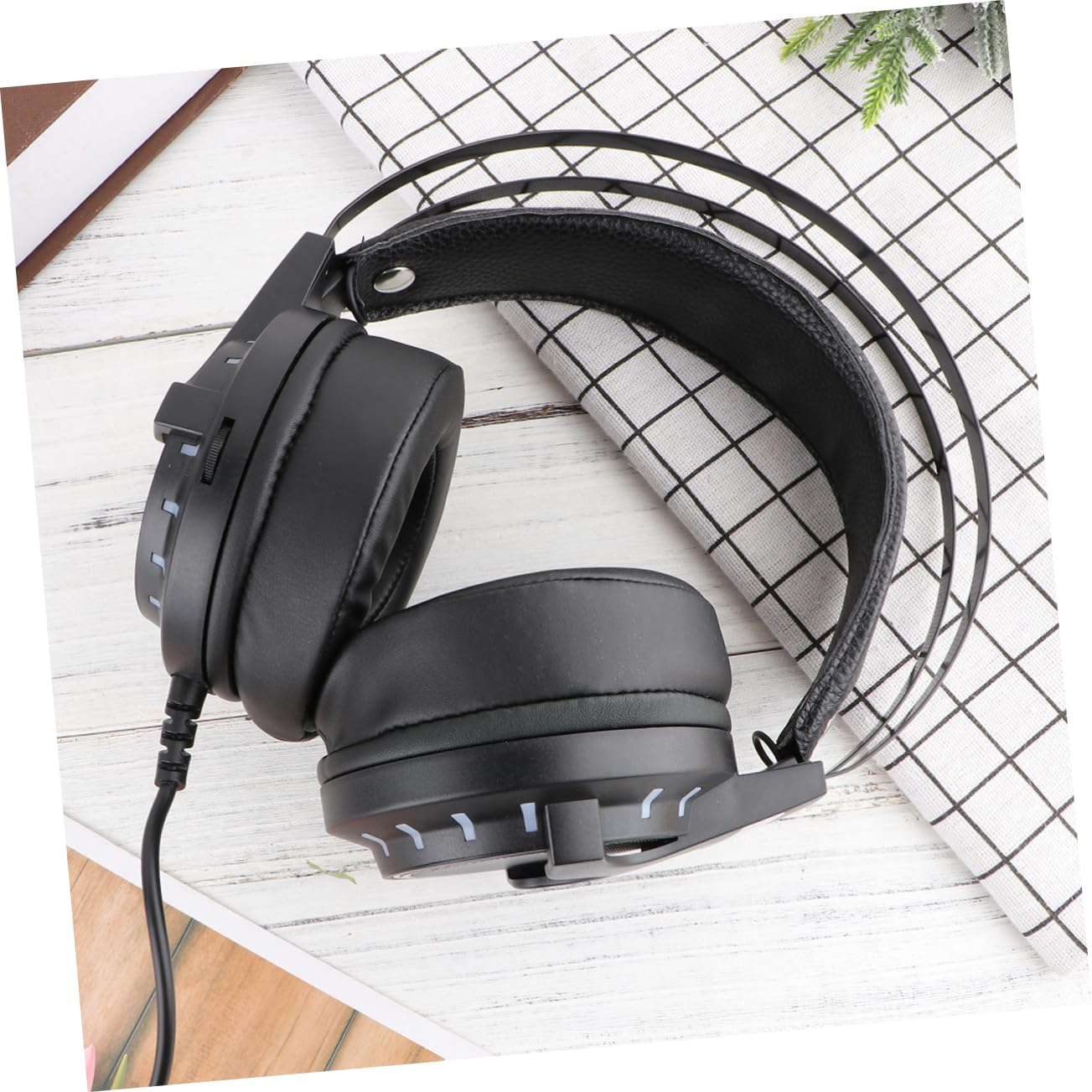 UKCOCO Cuffie da Gioco con Filo Cuffie Gamer Cablate Microfono Integrato Basso Rumore e Alta Sensibilità Trasmissione Chiara Design Moderno e Pratico