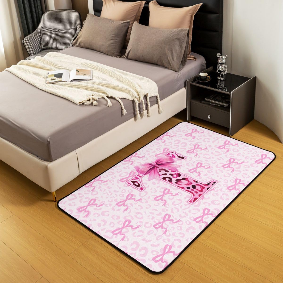 Tapis de Salon 100x150cm Rose Bowknot Léopard Tapis Chambre Personnalisé Lettre Letter T pour Salon Chambre Cuisine ou entrée Bowknot Tie Moderne pour d’intérieur d'extérieur