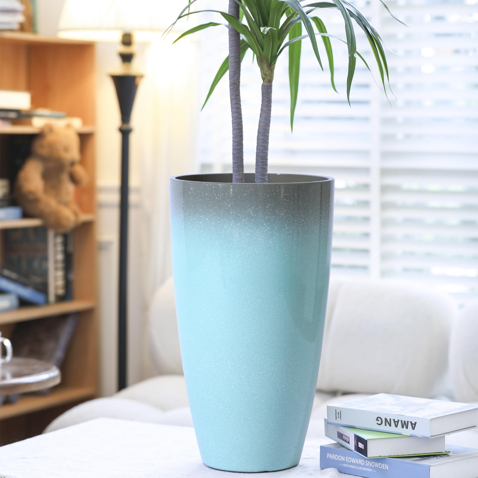 Große, leichte, hohe Pflanztöpfe mit Drainageloch und Untersetzer, Kunststoff-Pflanzgefäße für drinnen und draußen, hohe runde Pflanzgefäße (Grau bis Azurblau-Farbverlauf-glänzendes Finish)