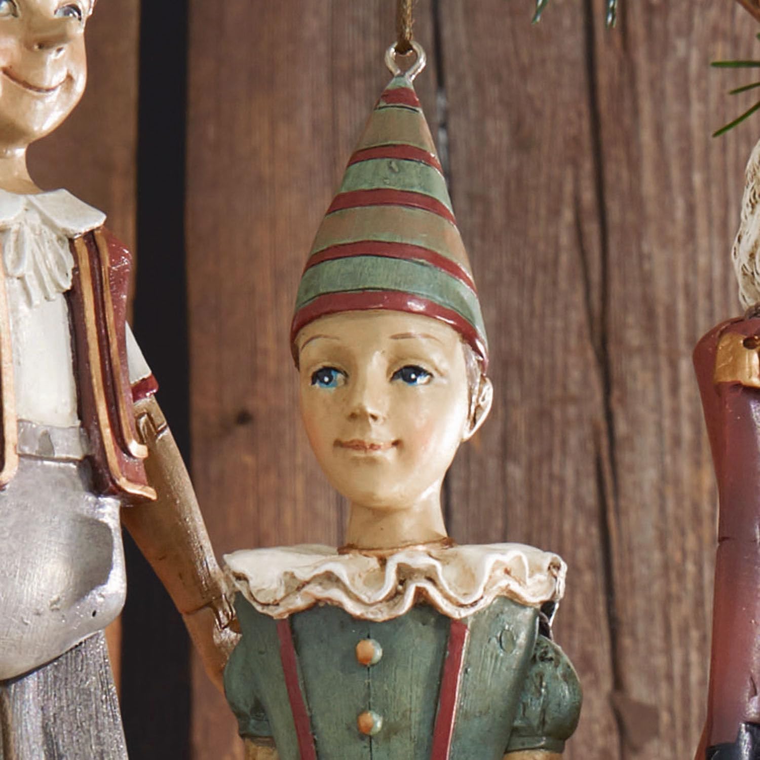 Loberon Figur Set Udine - Weihnachtsdeko Für Baum & Fenster - Harlekin, Nussknacker & Junge mit Mütze - Aus Polyresin - Handbemalt - 3 Figuren, bunt | Feine Handbemalung - Nostalgischer Charme - Baumanhänger - Weihnachtsdekoration - Nussknacker - Polyresi