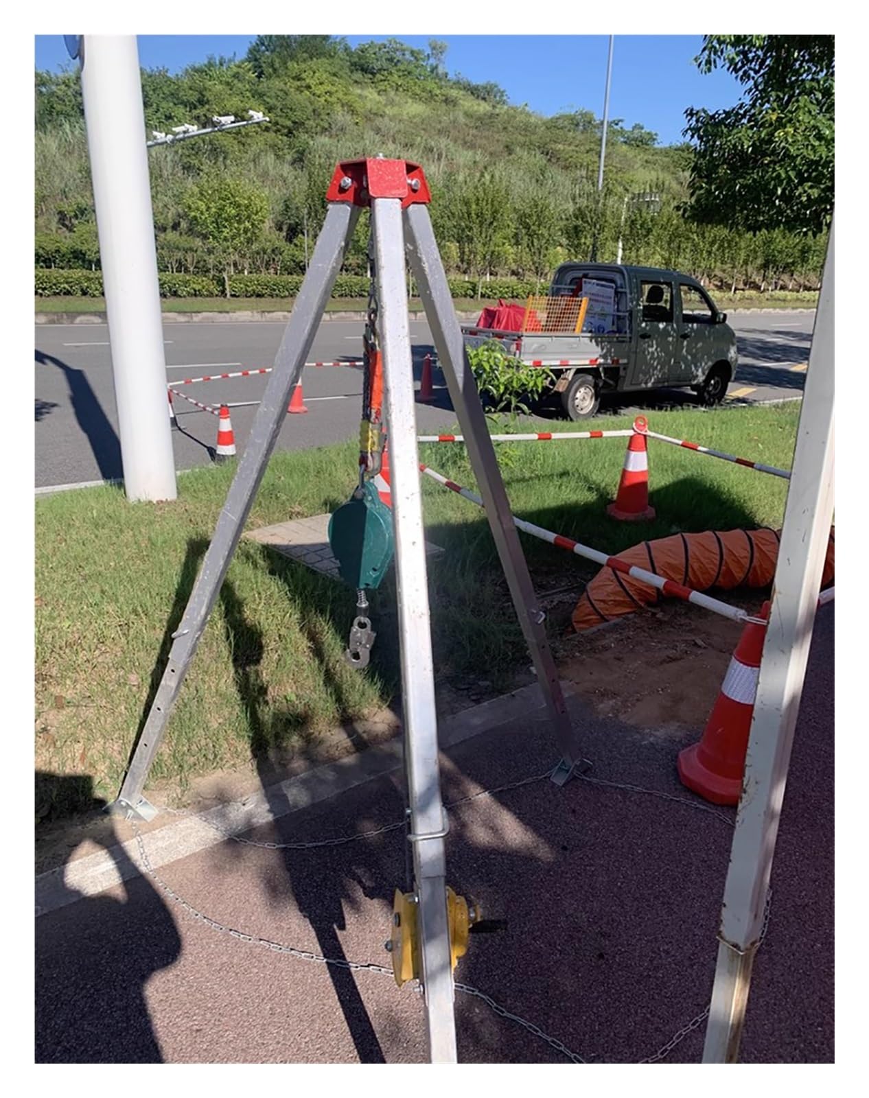 Rettungsstativ Rettungsset für beengte Räume mit Stativ und 1200/1800/2600 lbs Winde, Notfall-Rettungsstativ für Kanalisationsbrunnentunnel, faltbares Rettungs-Sicherheitsstativ Hebezeug(1200LBS Winch