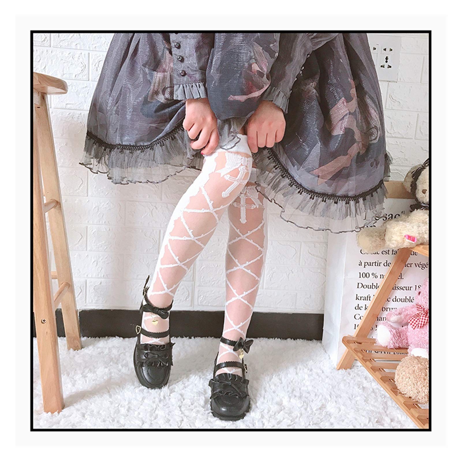 Chaussettes Lolita Hautes en Blanc – Complétez Votre Look Cosplay d'Été