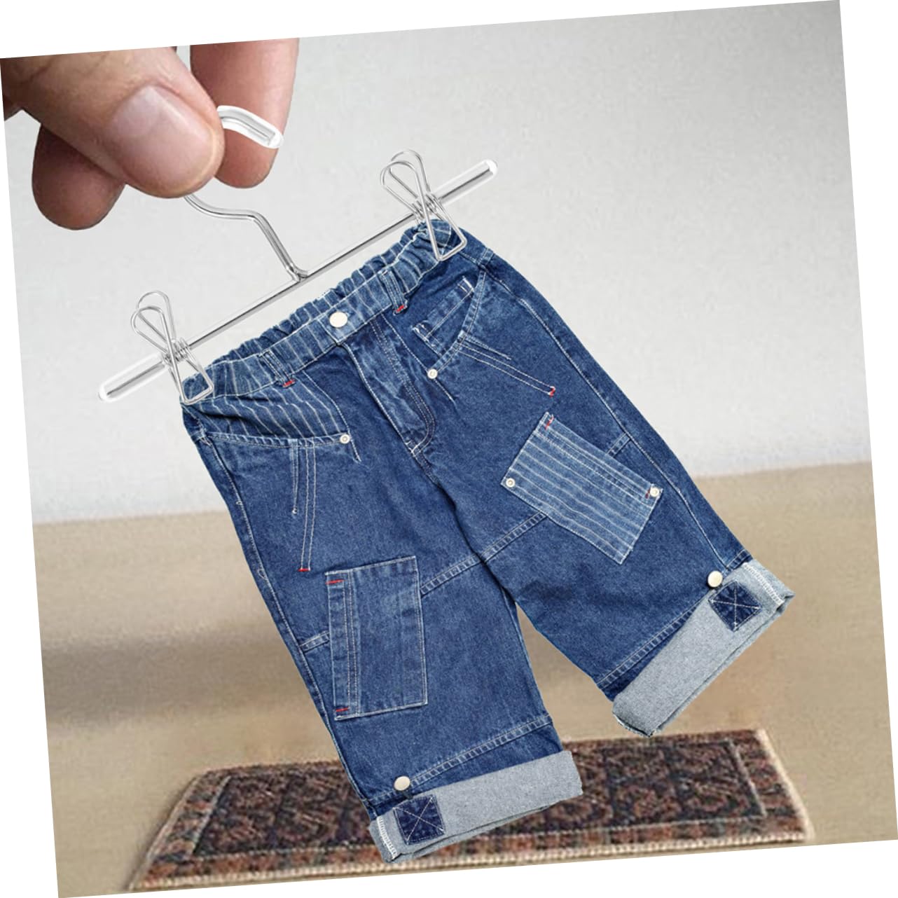 8 mini perchas de metal para ropa de muñecas, diseño que ahorra espacio con clips protectores para armario de muñecas, perfectas para guardar vestidos, trajes y accesorios
